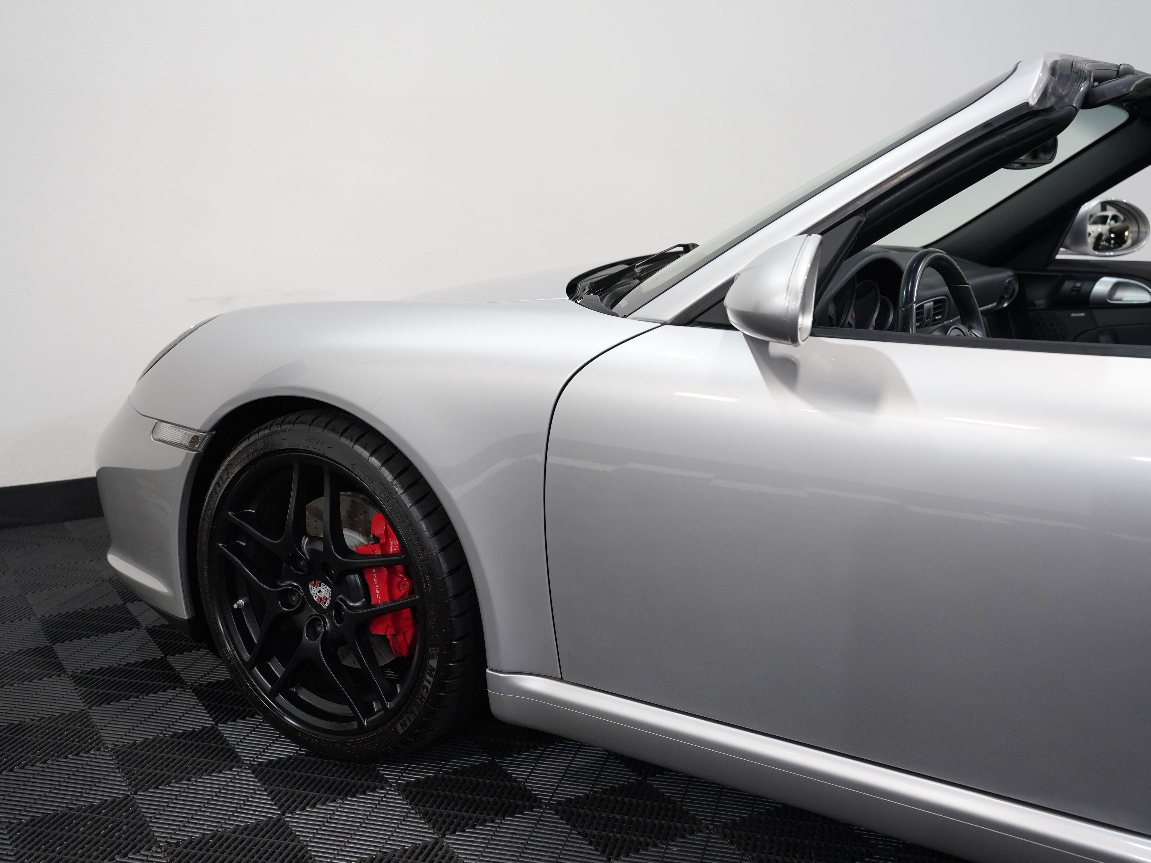 ARCTIC SILVER METALLIC, 2011 PORSCHE 911 Image 19