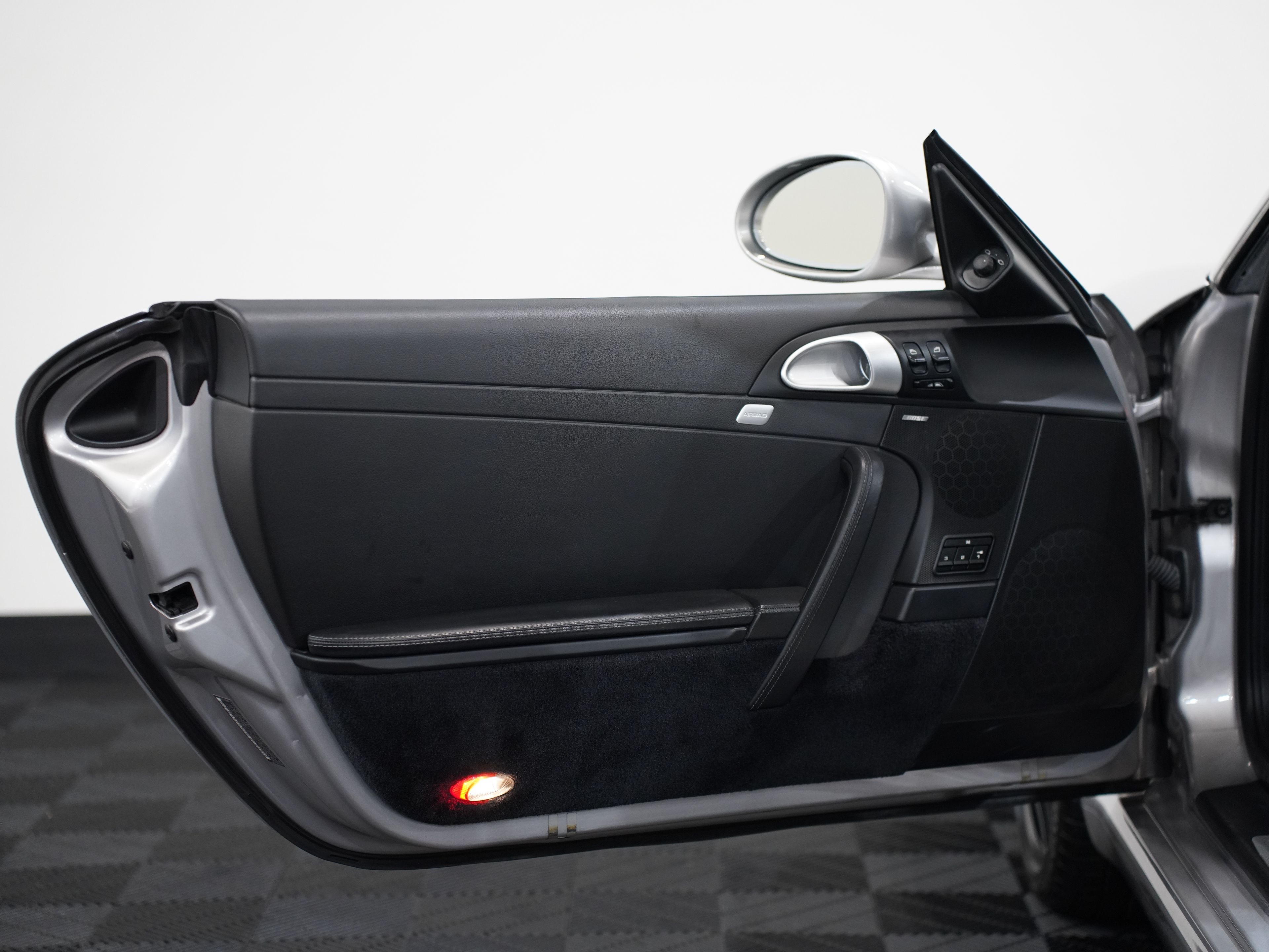 ARCTIC SILVER METALLIC, 2011 PORSCHE 911 Image 22