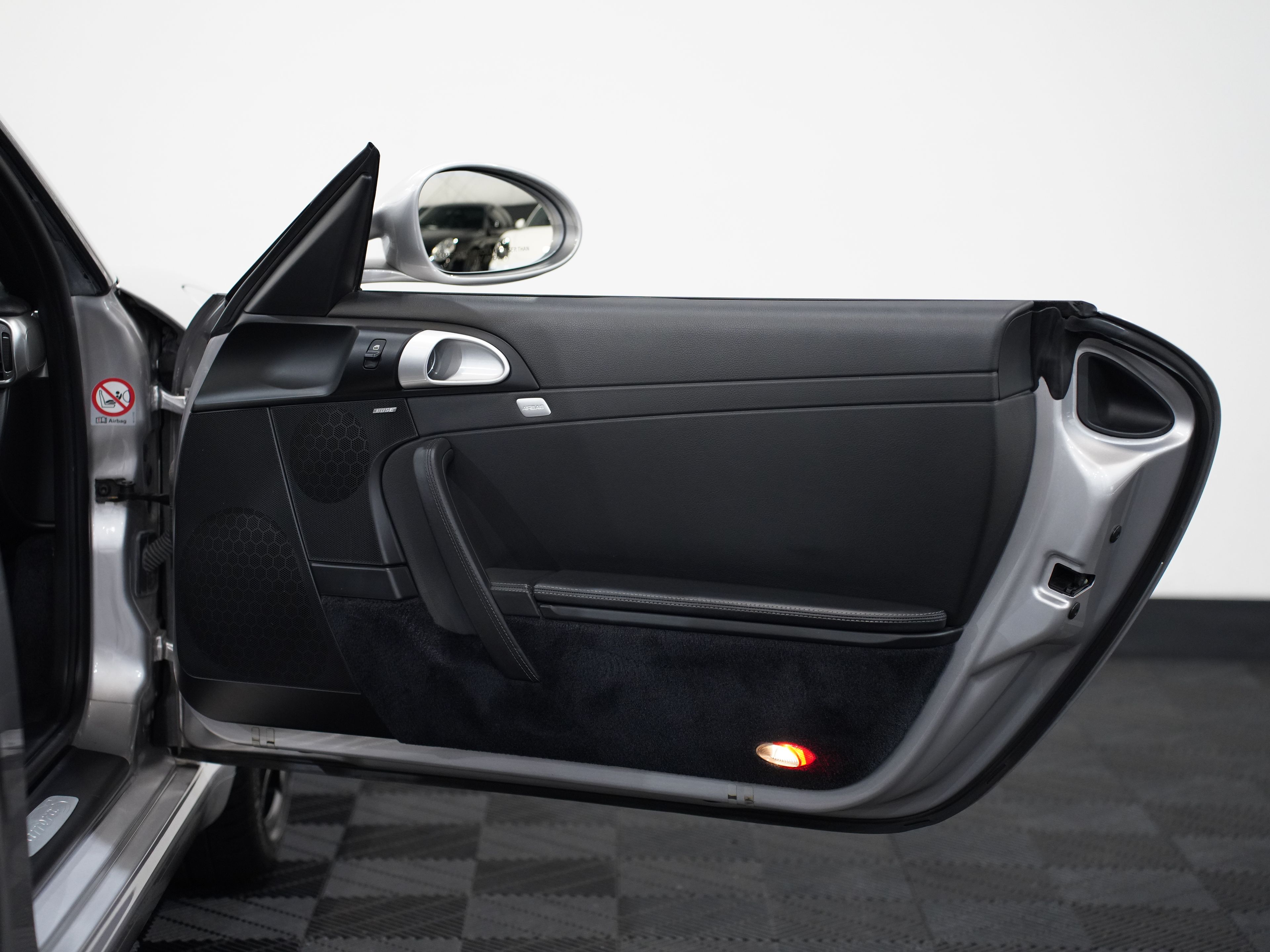 ARCTIC SILVER METALLIC, 2011 PORSCHE 911 Image 24