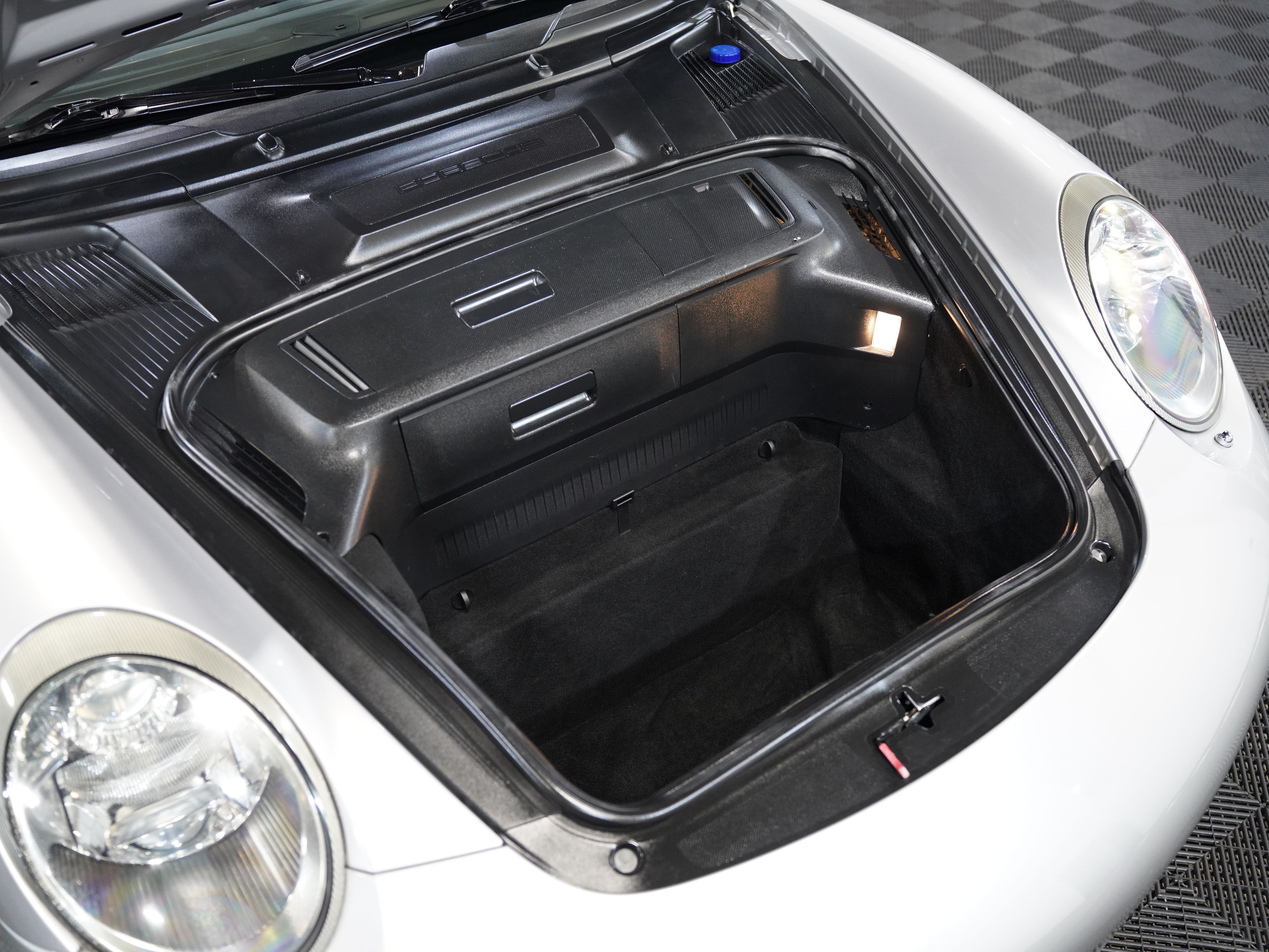 ARCTIC SILVER METALLIC, 2011 PORSCHE 911 Image 42