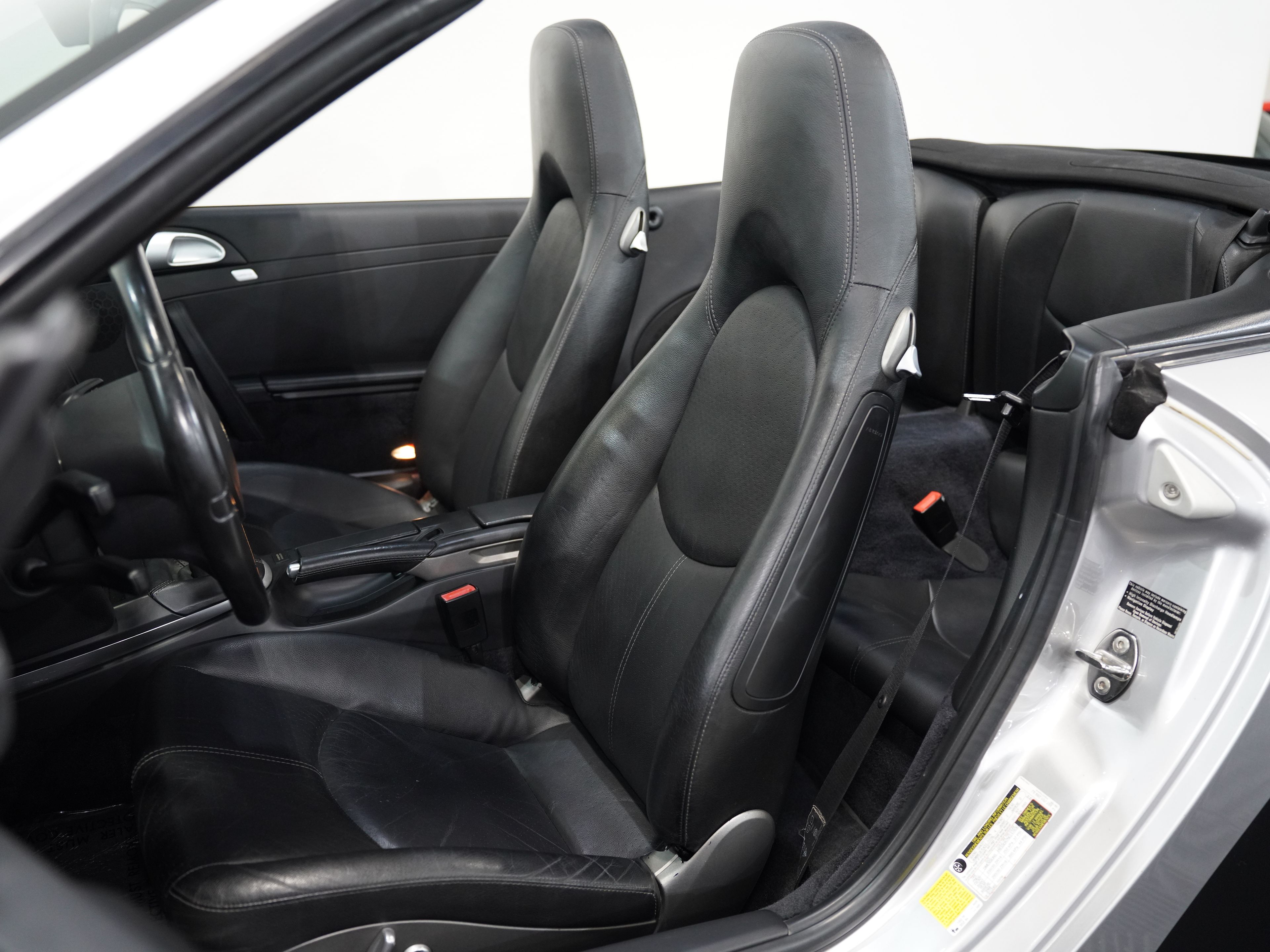 ARCTIC SILVER METALLIC, 2011 PORSCHE 911 Image 27