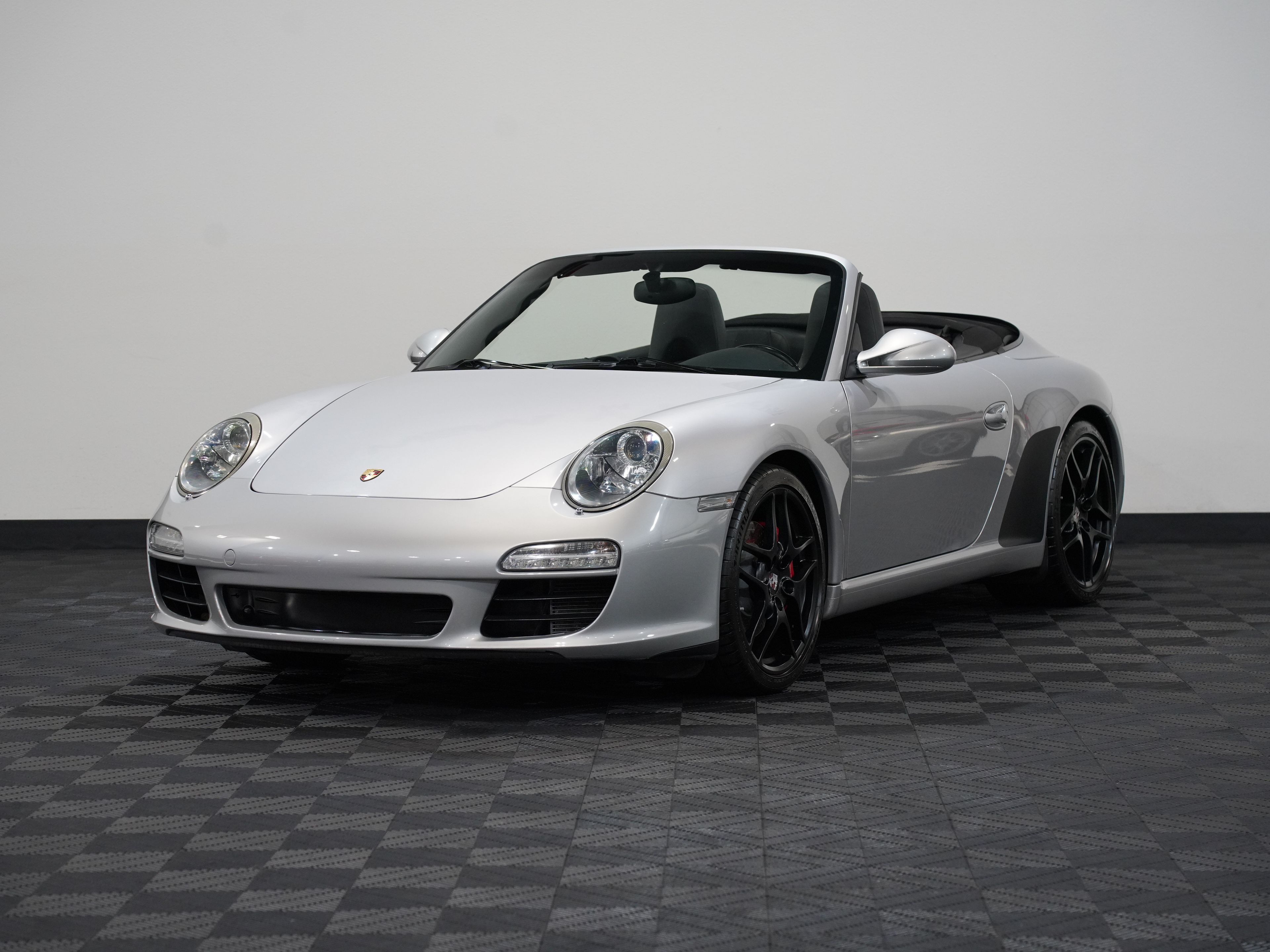 ARCTIC SILVER METALLIC, 2011 PORSCHE 911 Image 3