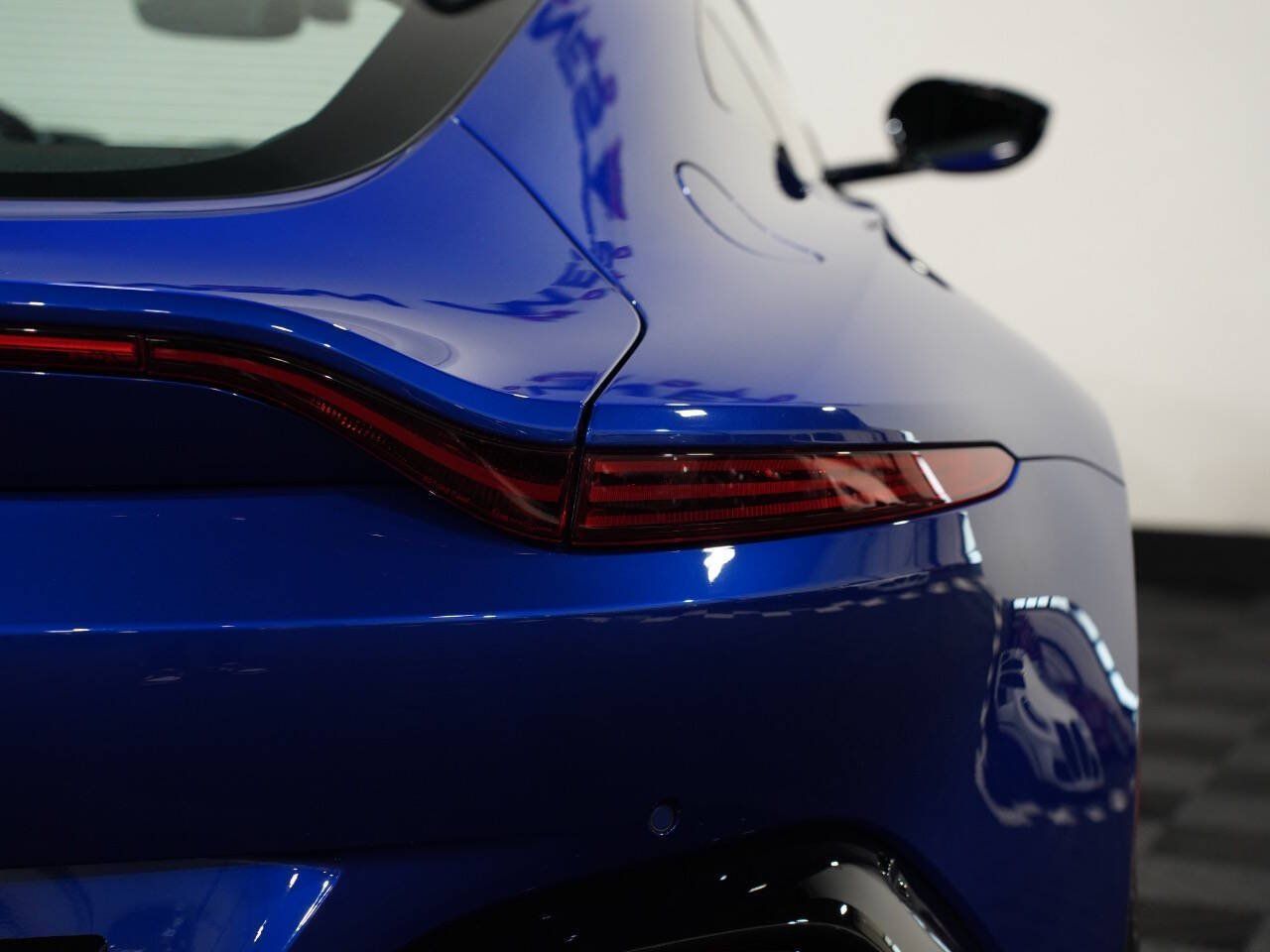 Q ZAFFRE BLUE, 2019 ASTON MARTIN VANTAGE Image 16