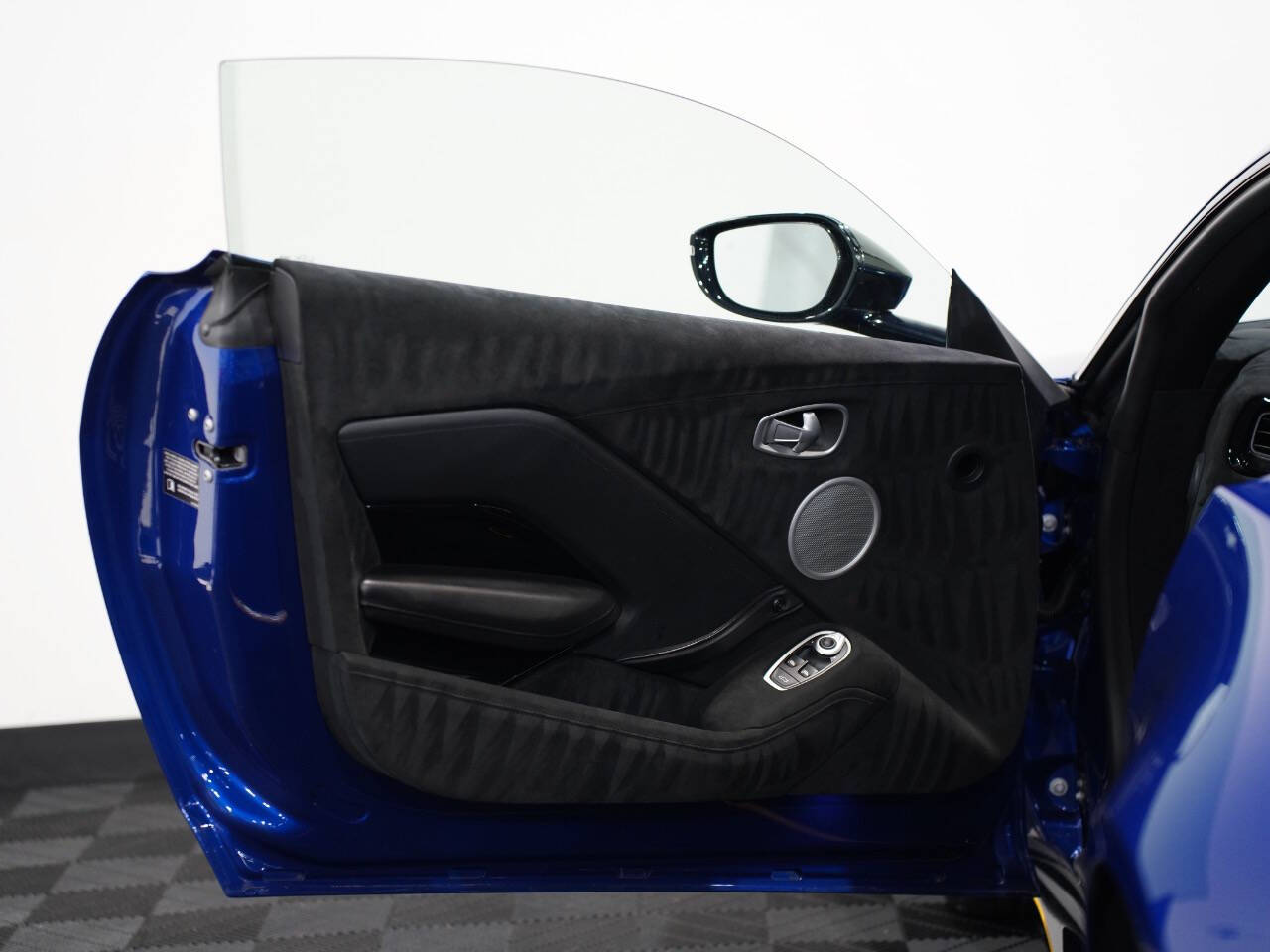 Q ZAFFRE BLUE, 2019 ASTON MARTIN VANTAGE Image 20