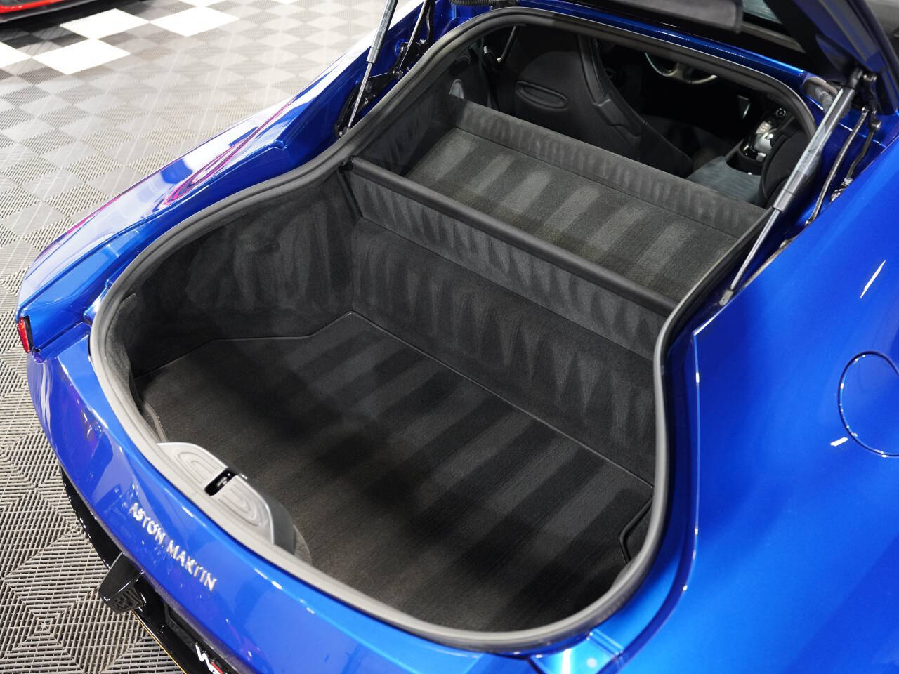 Q ZAFFRE BLUE, 2019 ASTON MARTIN VANTAGE Image 44