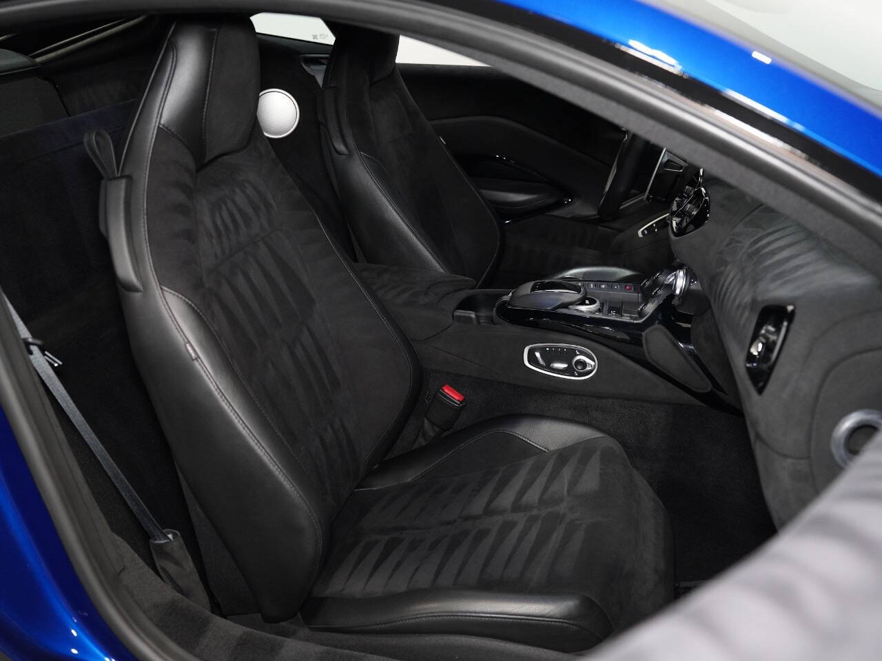 Q ZAFFRE BLUE, 2019 ASTON MARTIN VANTAGE Image 27