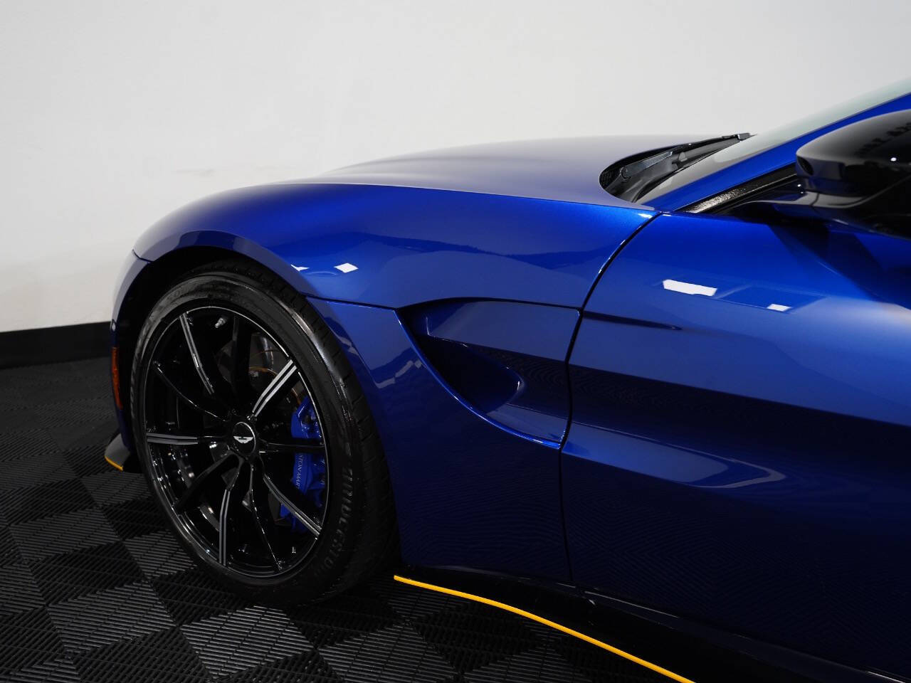 Q ZAFFRE BLUE, 2019 ASTON MARTIN VANTAGE Image 19