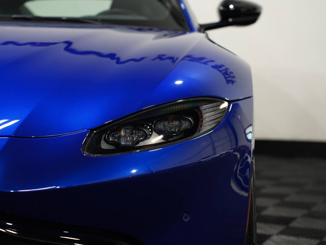 Q ZAFFRE BLUE, 2019 ASTON MARTIN VANTAGE Image 10