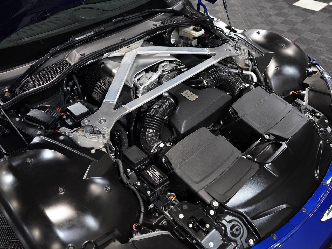 Q ZAFFRE BLUE, 2019 ASTON MARTIN VANTAGE Image 38