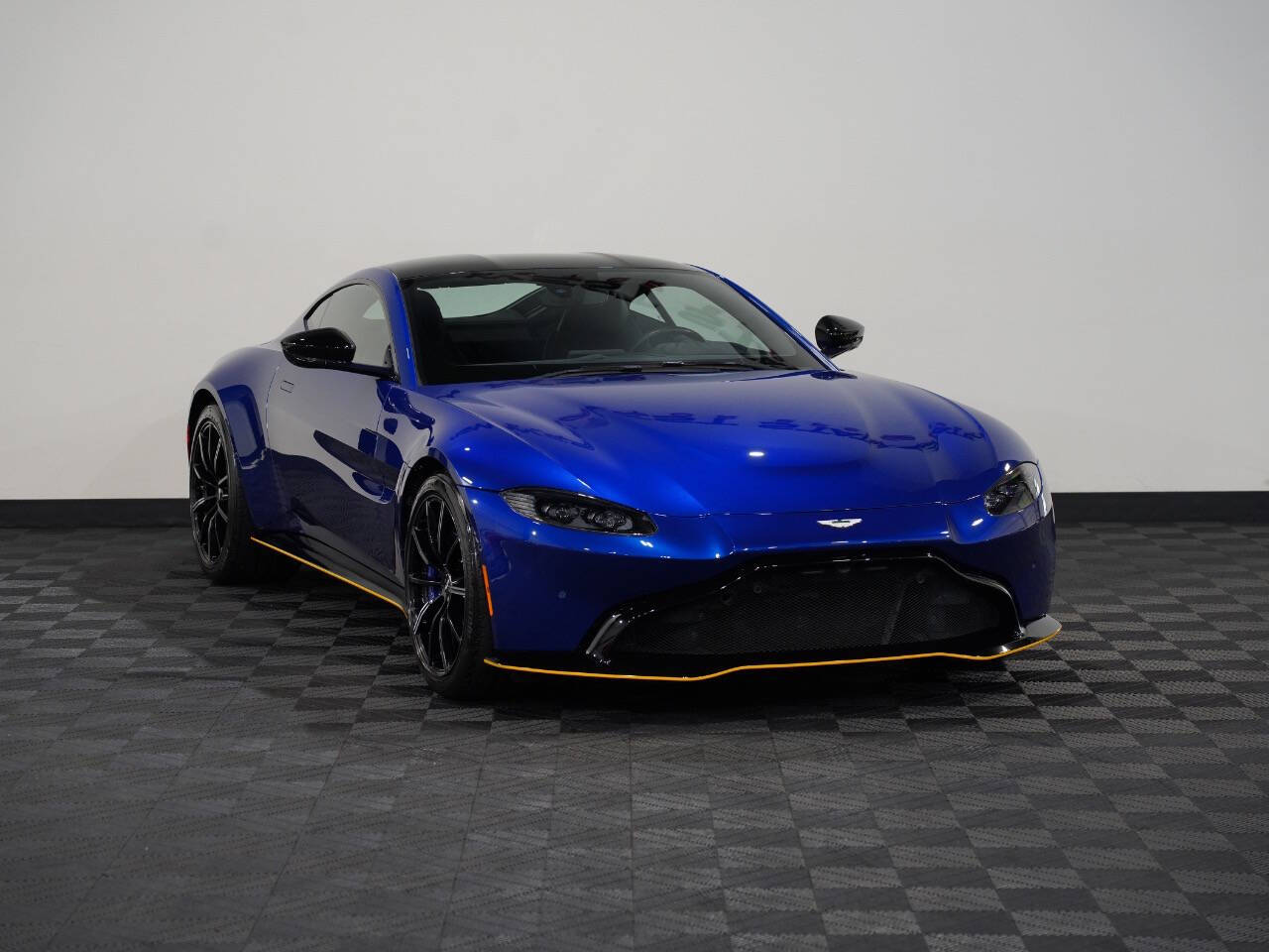 Q ZAFFRE BLUE, 2019 ASTON MARTIN VANTAGE Image 5