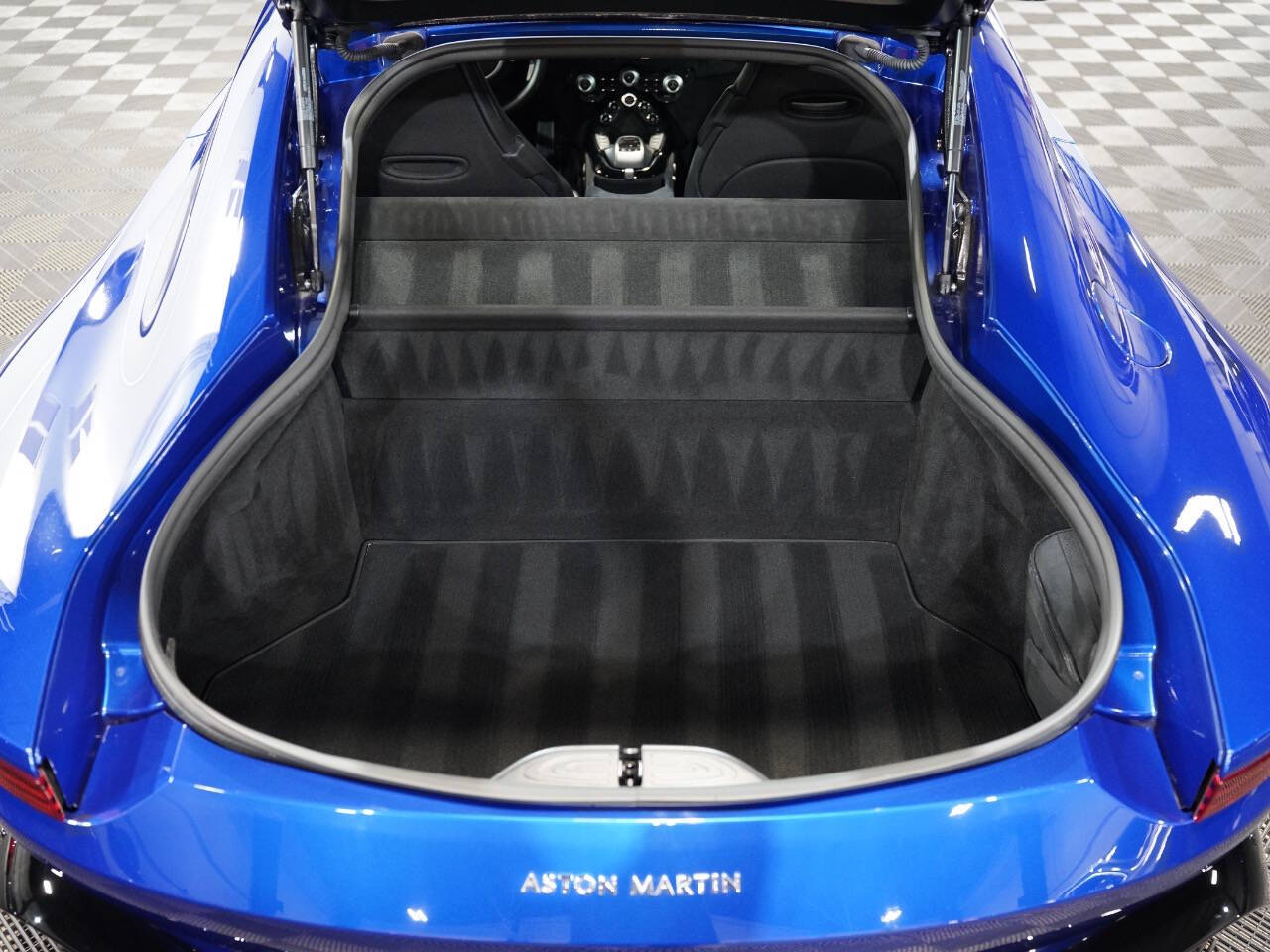 Q ZAFFRE BLUE, 2019 ASTON MARTIN VANTAGE Image 43