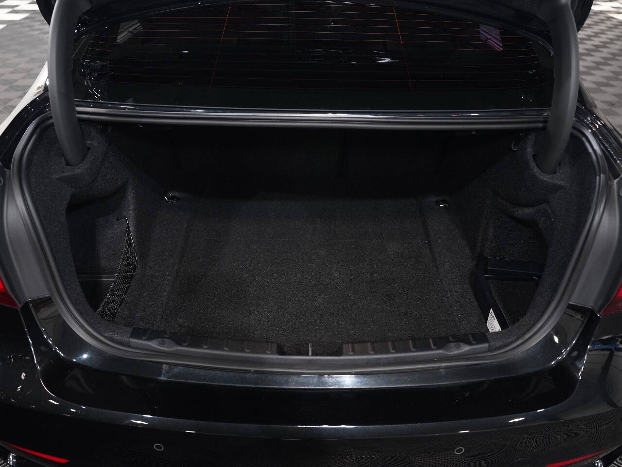 BLACK SAPPHIRE METALLIC, 2018 BMW M3 Image 59