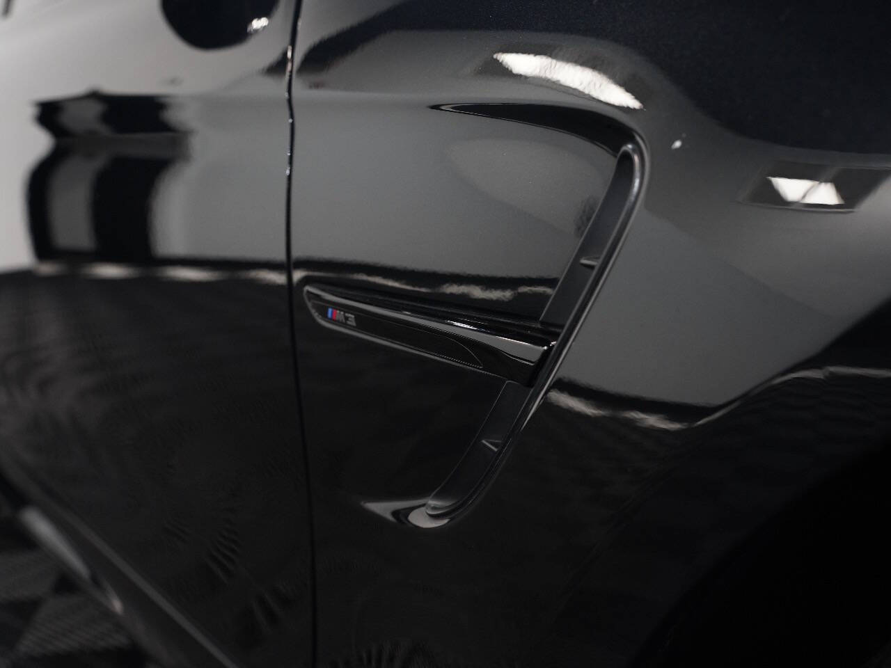 BLACK SAPPHIRE METALLIC, 2018 BMW M3 Image 14