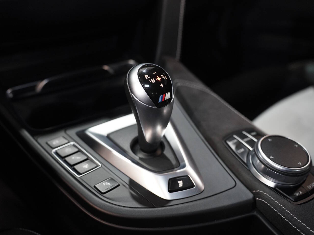 BLACK SAPPHIRE METALLIC, 2018 BMW M3 Image 51