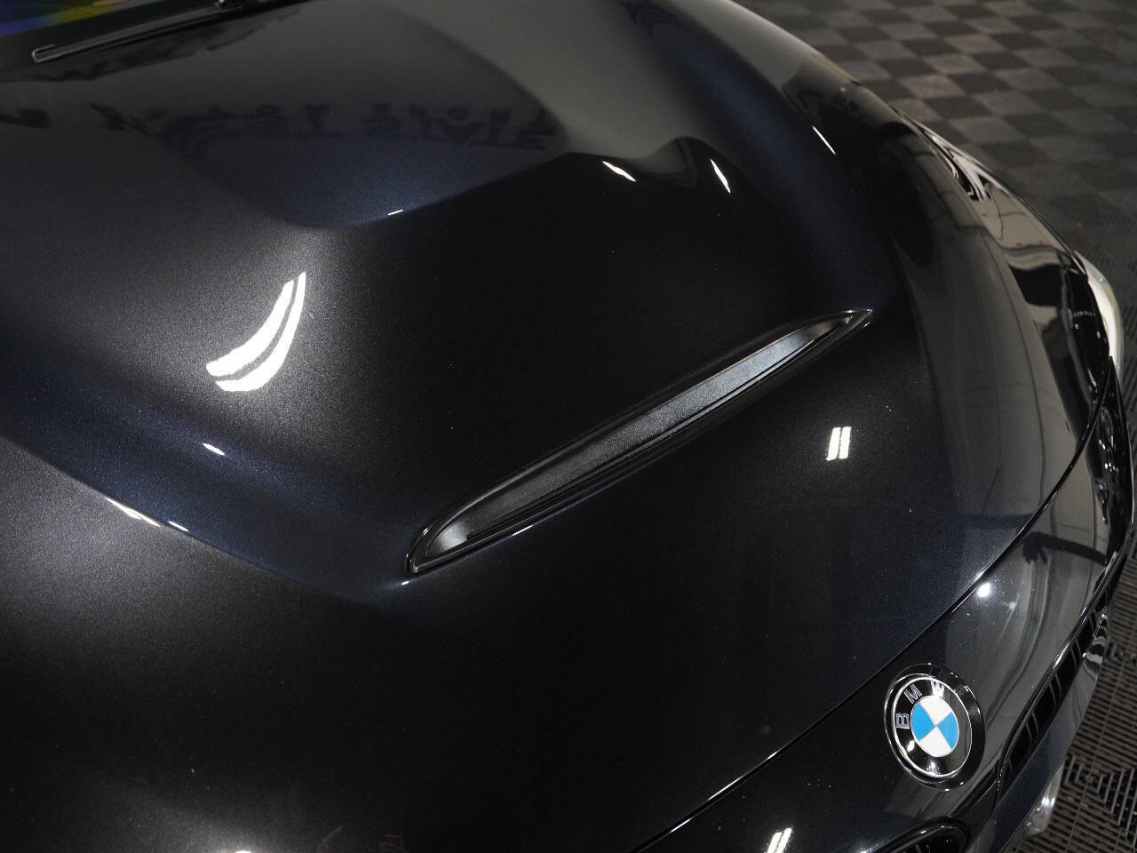 BLACK SAPPHIRE METALLIC, 2018 BMW M3 Image 13