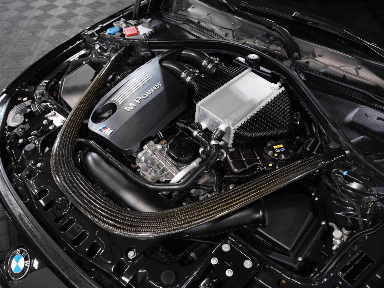 BLACK SAPPHIRE METALLIC, 2018 BMW M3 Image 55