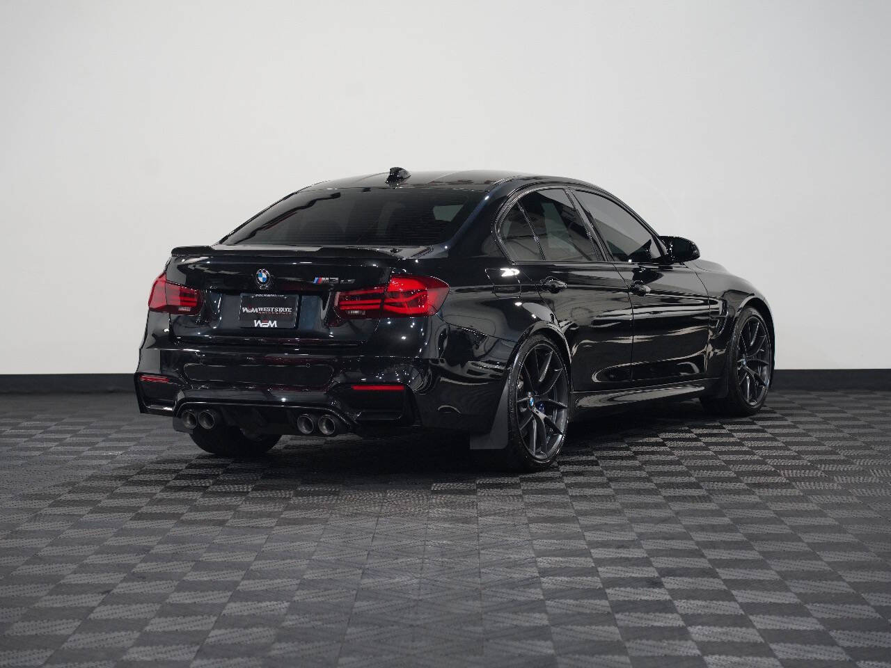 BLACK SAPPHIRE METALLIC, 2018 BMW M3 Image 6