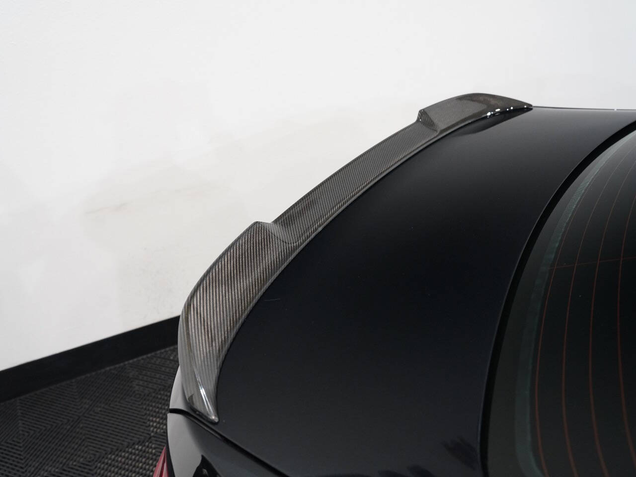 BLACK SAPPHIRE METALLIC, 2018 BMW M3 Image 17