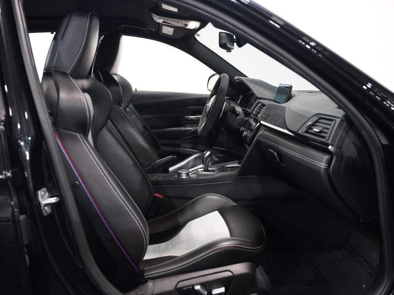 BLACK SAPPHIRE METALLIC, 2018 BMW M3 Image 37
