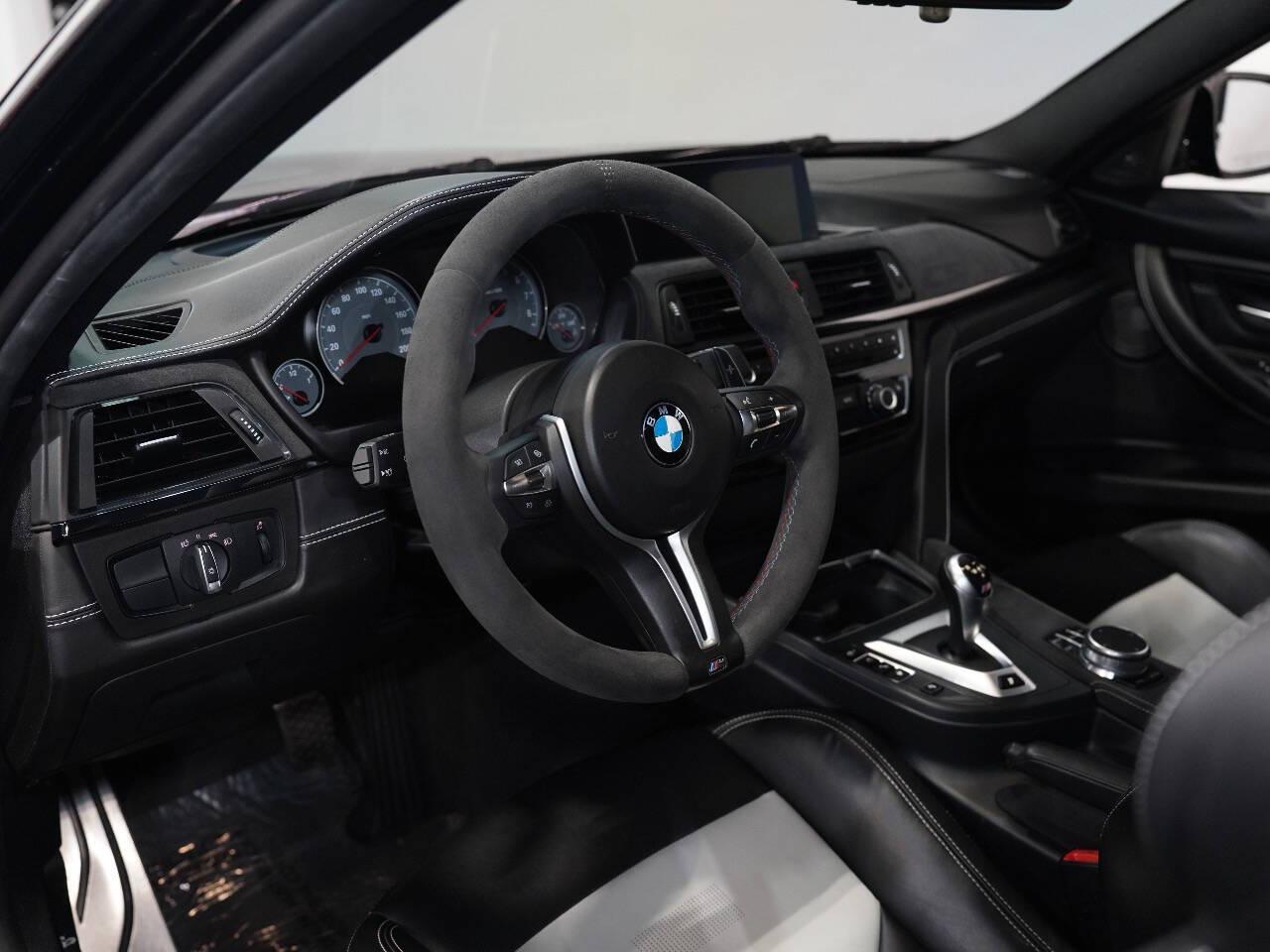 BLACK SAPPHIRE METALLIC, 2018 BMW M3 Image 35