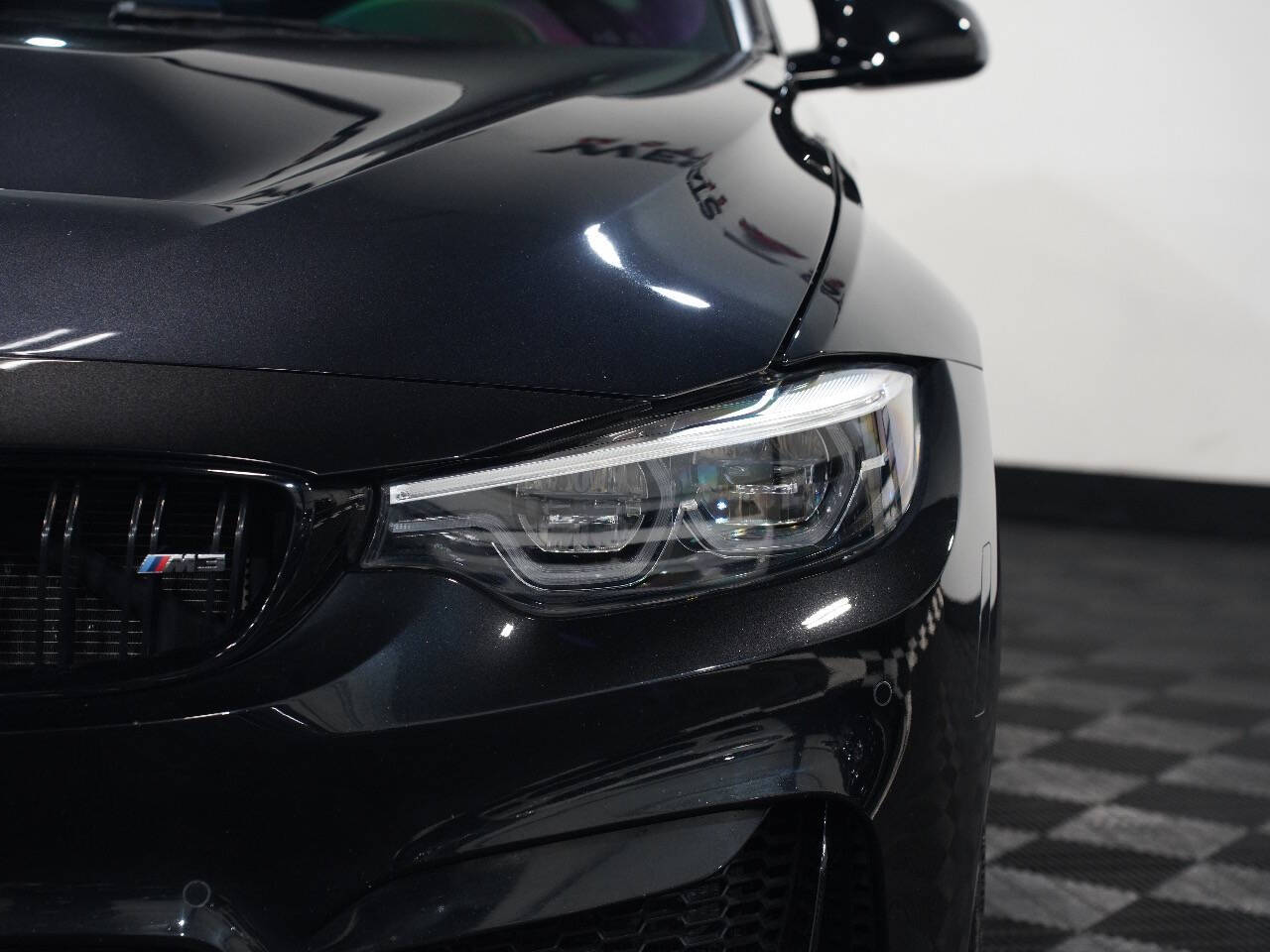 BLACK SAPPHIRE METALLIC, 2018 BMW M3 Image 10