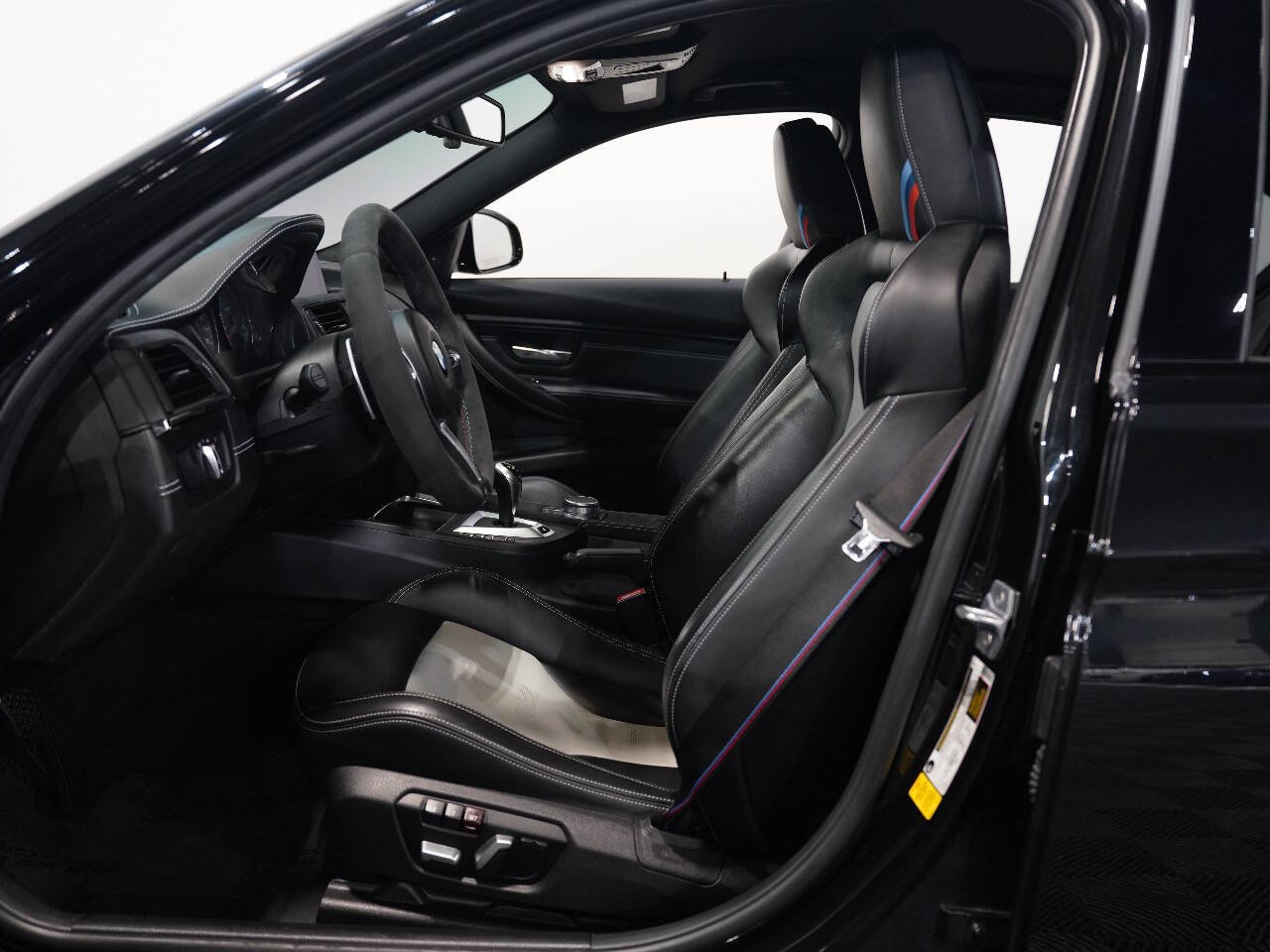 BLACK SAPPHIRE METALLIC, 2018 BMW M3 Image 34