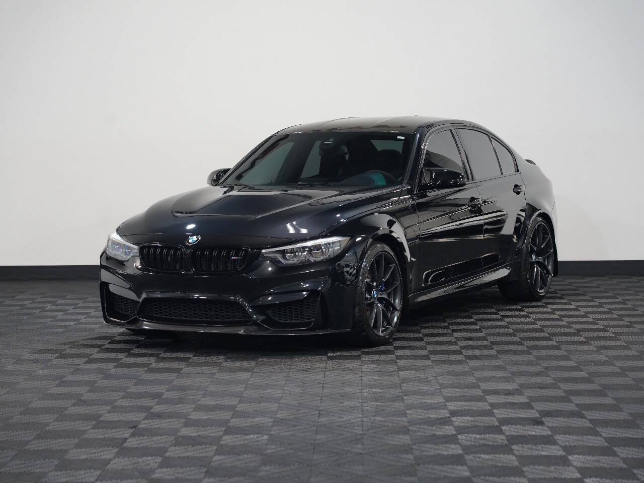 BLACK SAPPHIRE METALLIC, 2018 BMW M3 Image 3