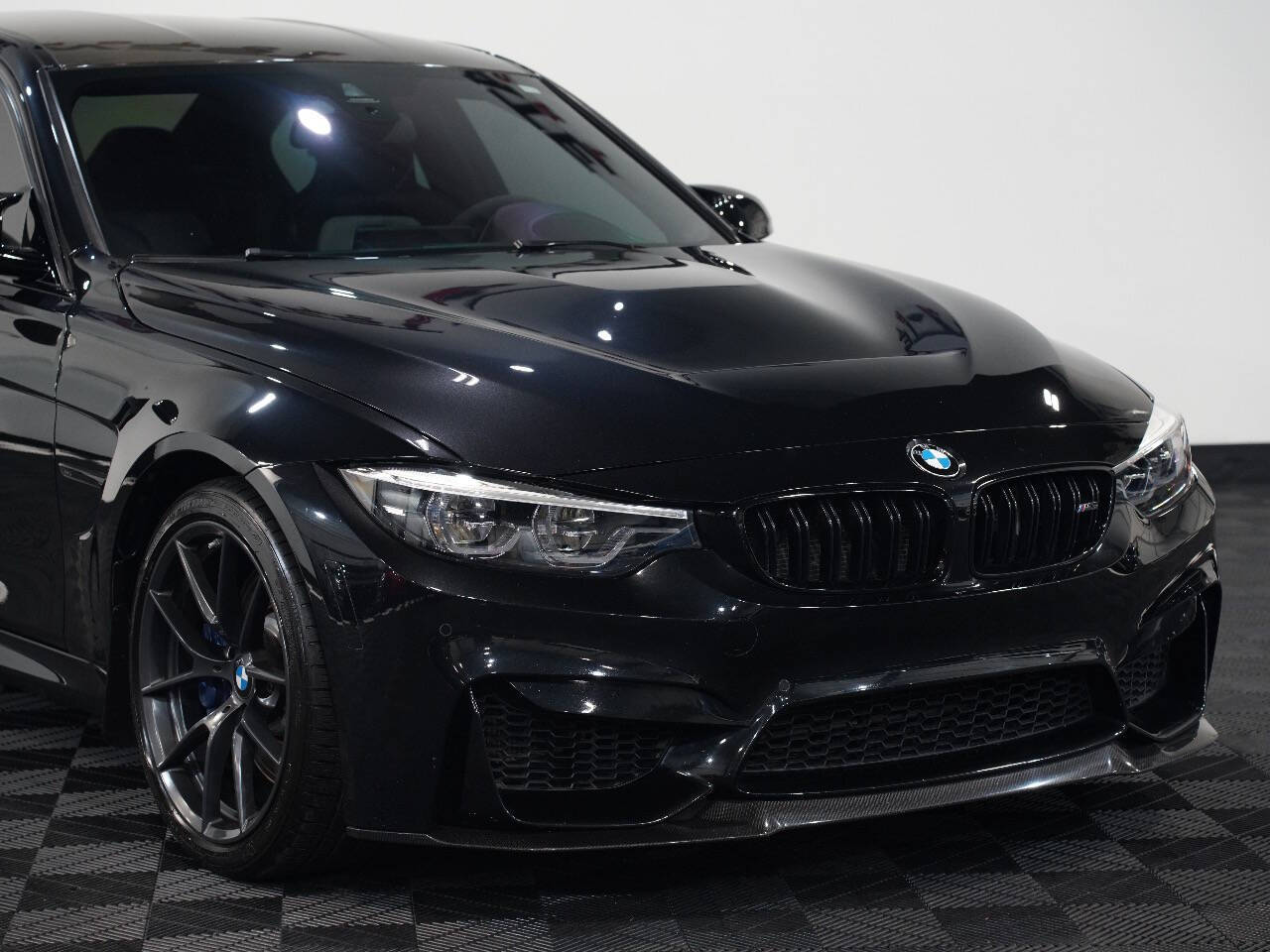 BLACK SAPPHIRE METALLIC, 2018 BMW M3 Image 9