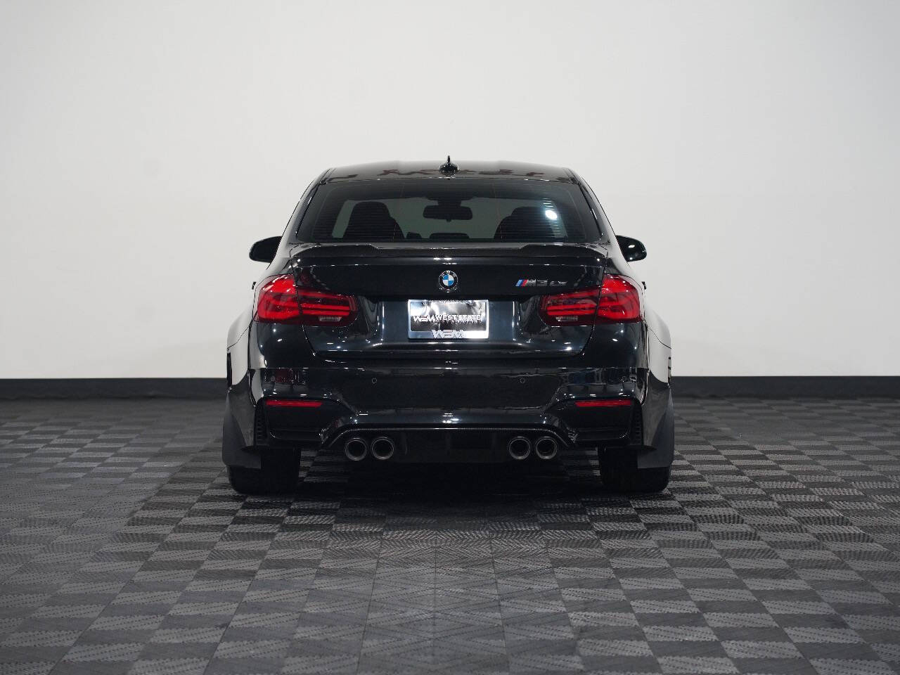 BLACK SAPPHIRE METALLIC, 2018 BMW M3 Image 7