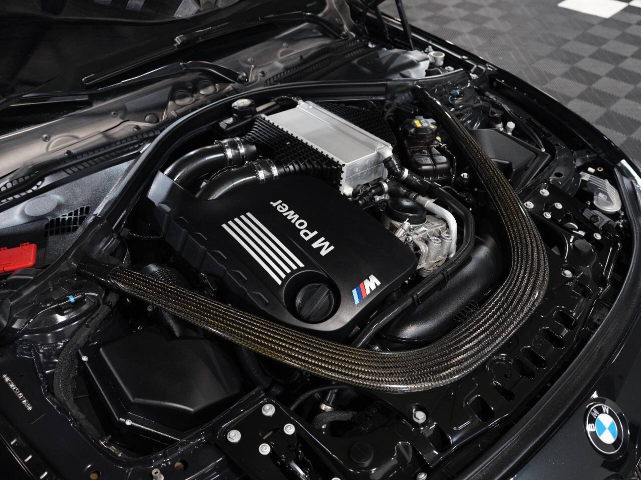 BLACK SAPPHIRE METALLIC, 2018 BMW M3 Image 53