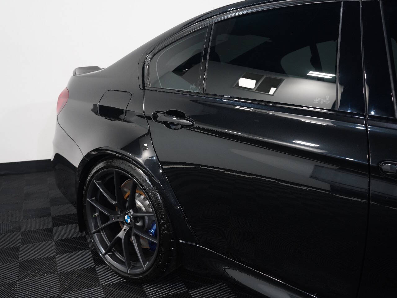 BLACK SAPPHIRE METALLIC, 2018 BMW M3 Image 16