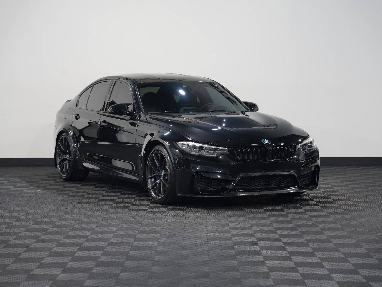 BLACK SAPPHIRE METALLIC, 2018 BMW M3 Image 5