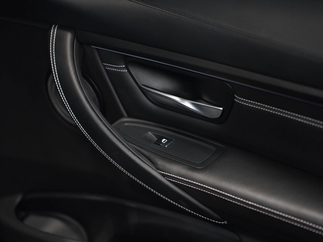 BLACK SAPPHIRE METALLIC, 2018 BMW M3 Image 26