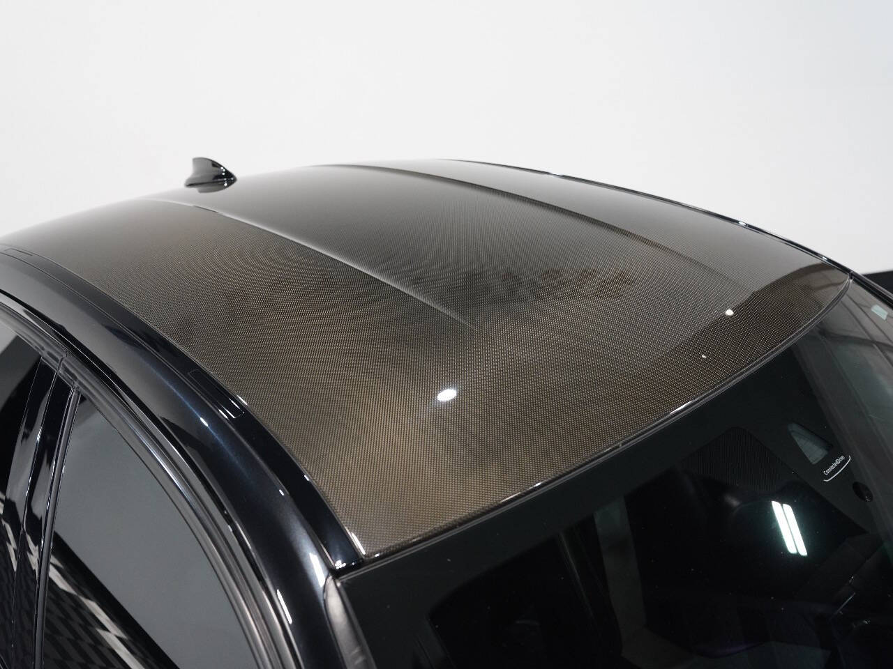 BLACK SAPPHIRE METALLIC, 2018 BMW M3 Image 15