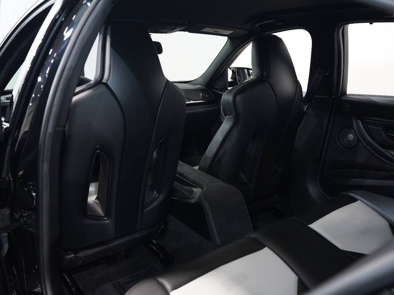 BLACK SAPPHIRE METALLIC, 2018 BMW M3 Image 42