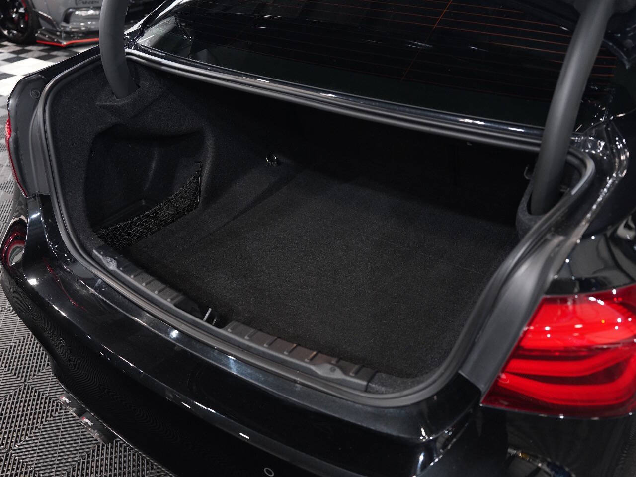 BLACK SAPPHIRE METALLIC, 2018 BMW M3 Image 60