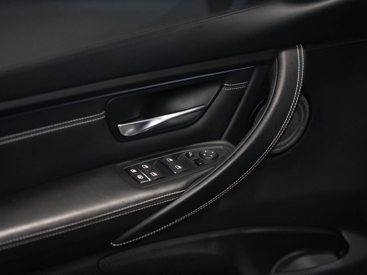 BLACK SAPPHIRE METALLIC, 2018 BMW M3 Image 24