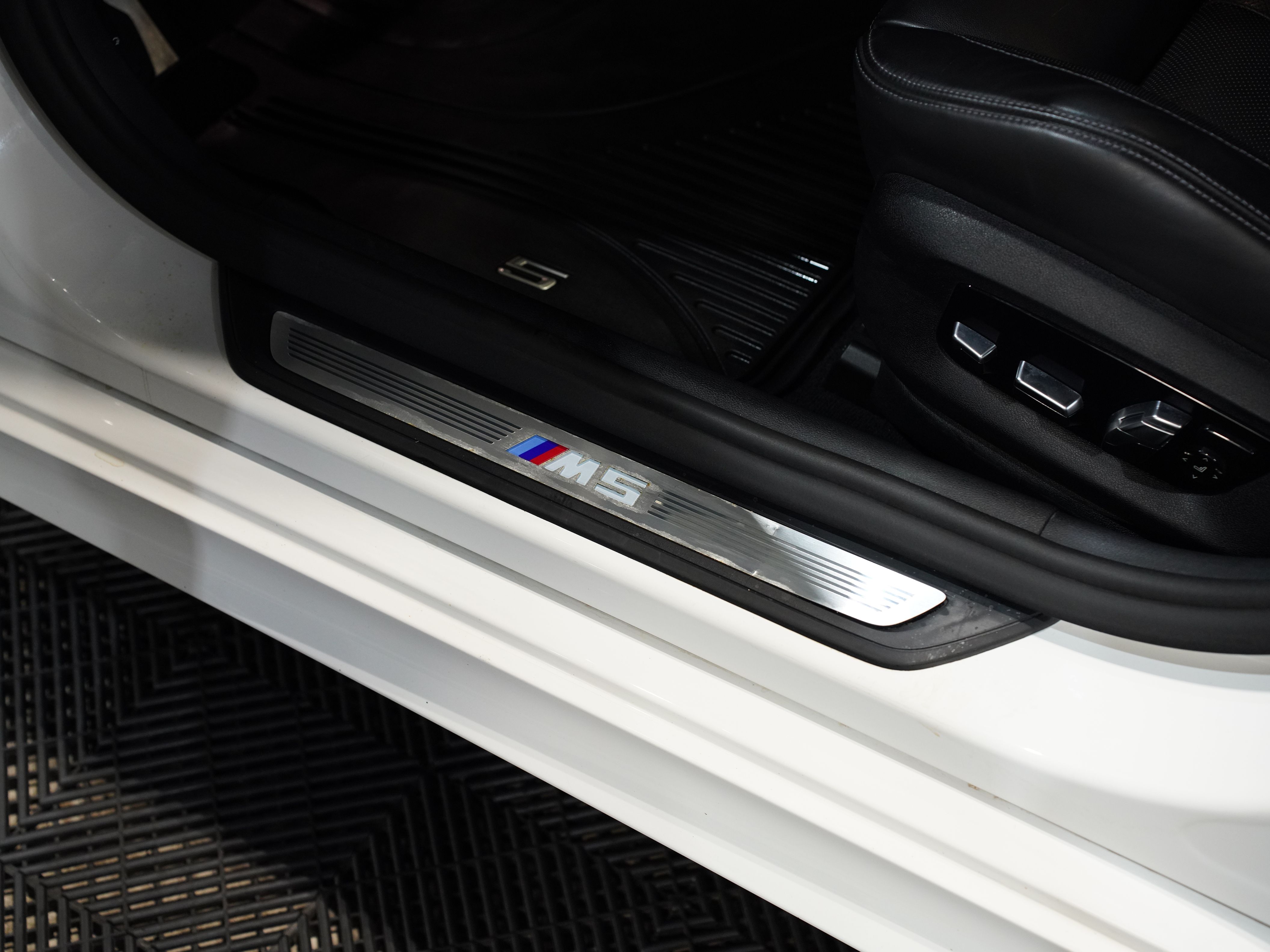2020 BMW M5 Image 30