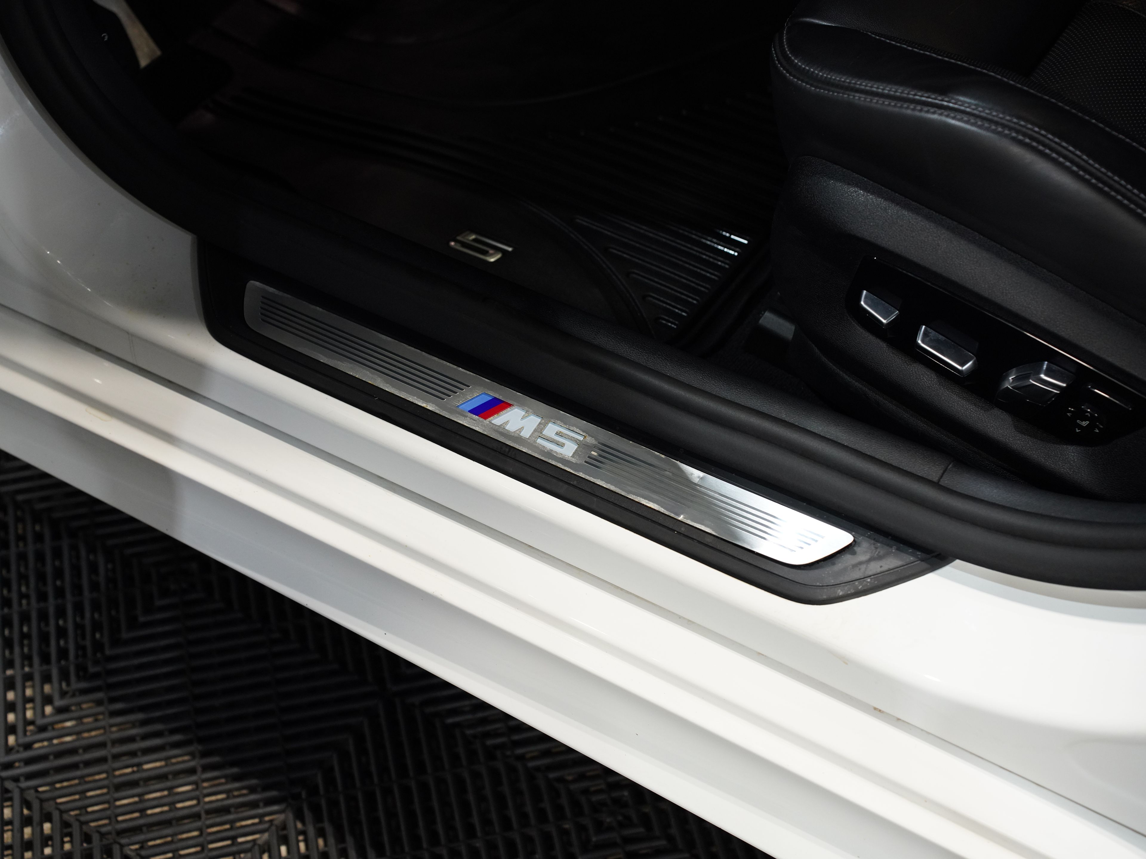 2020 BMW M5 Image 30