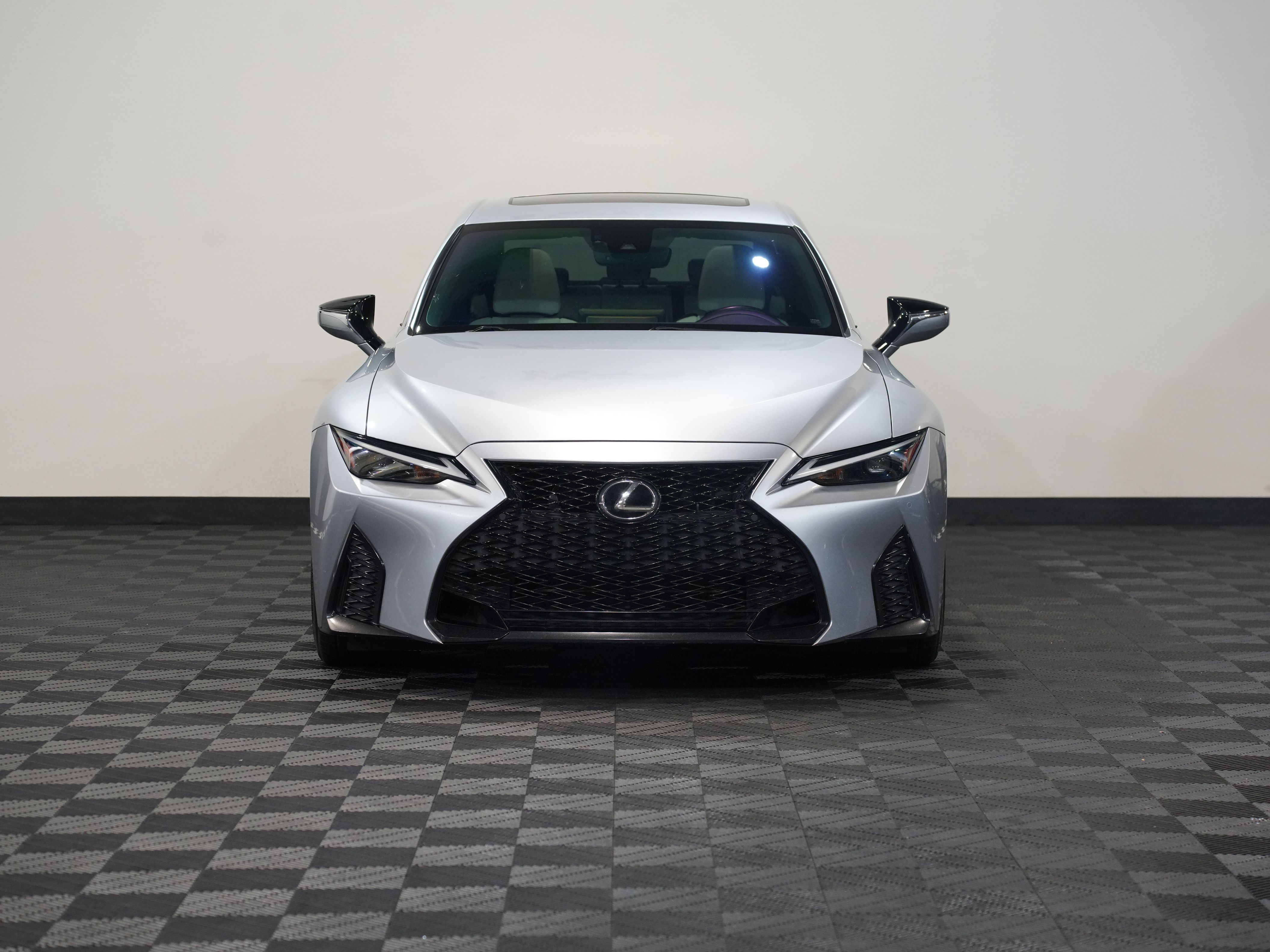 SILVER, 2022 LEXUS IS Image 4