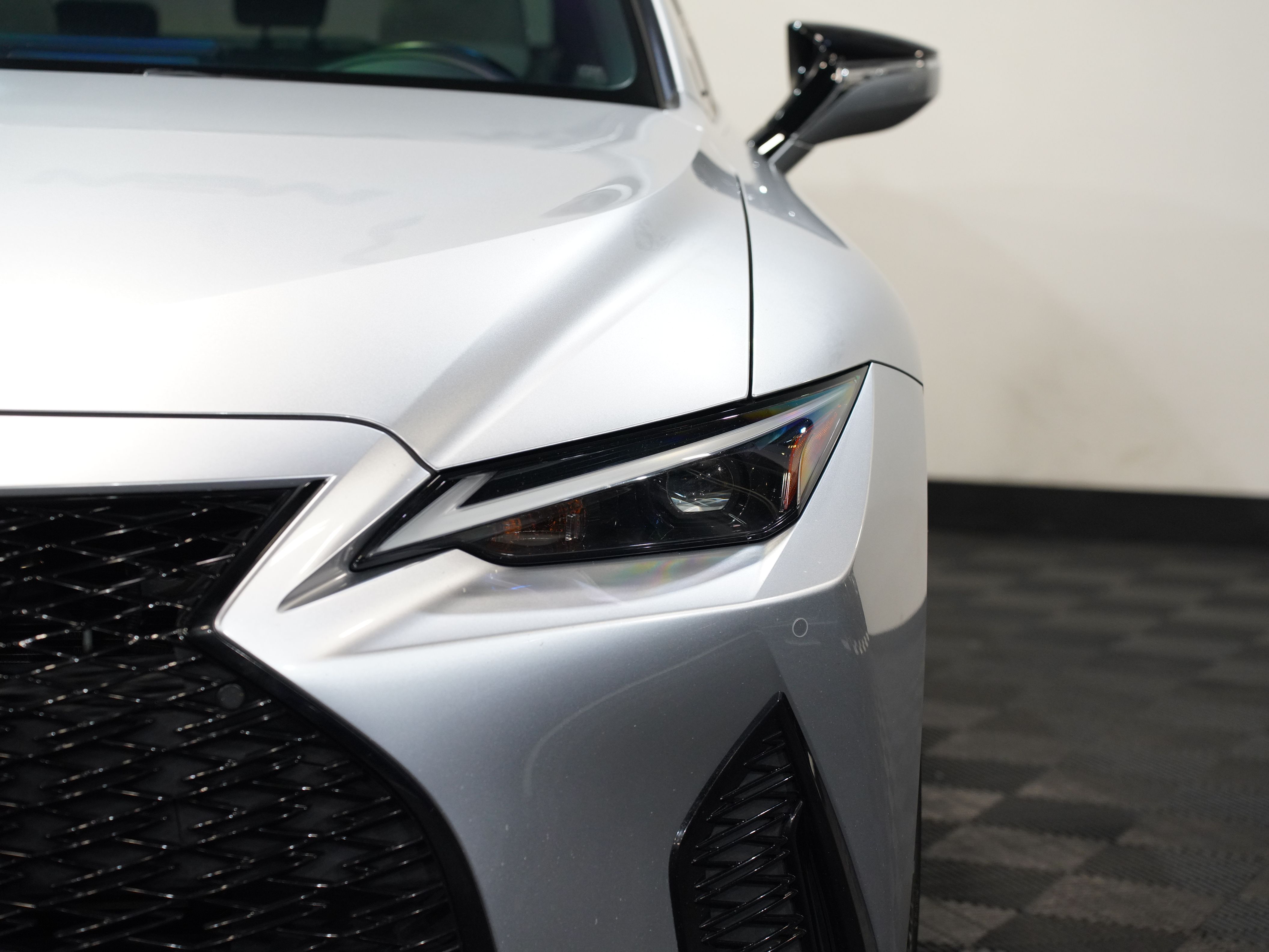 SILVER, 2022 LEXUS IS Image 10