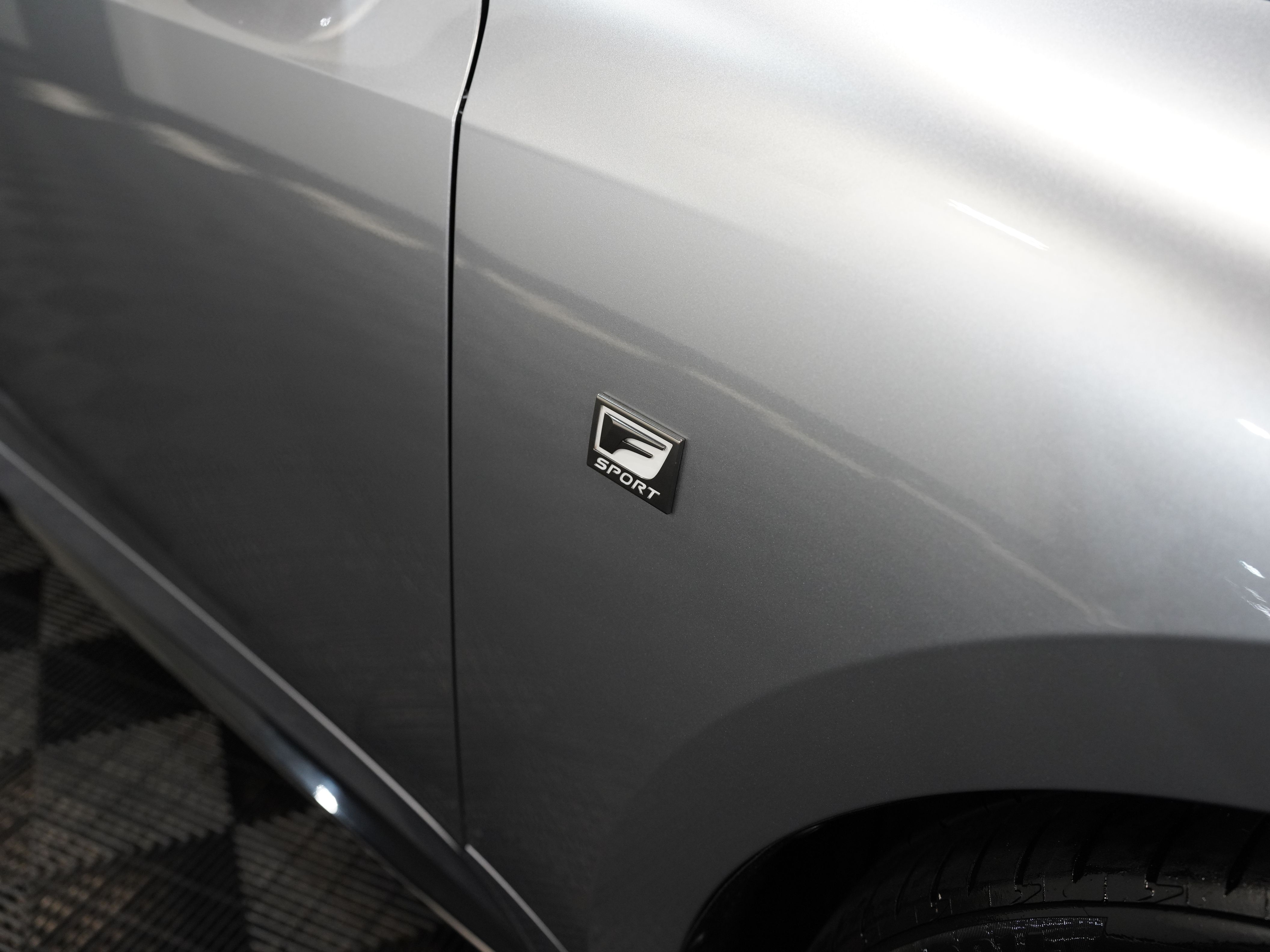 SILVER, 2022 LEXUS IS Image 13