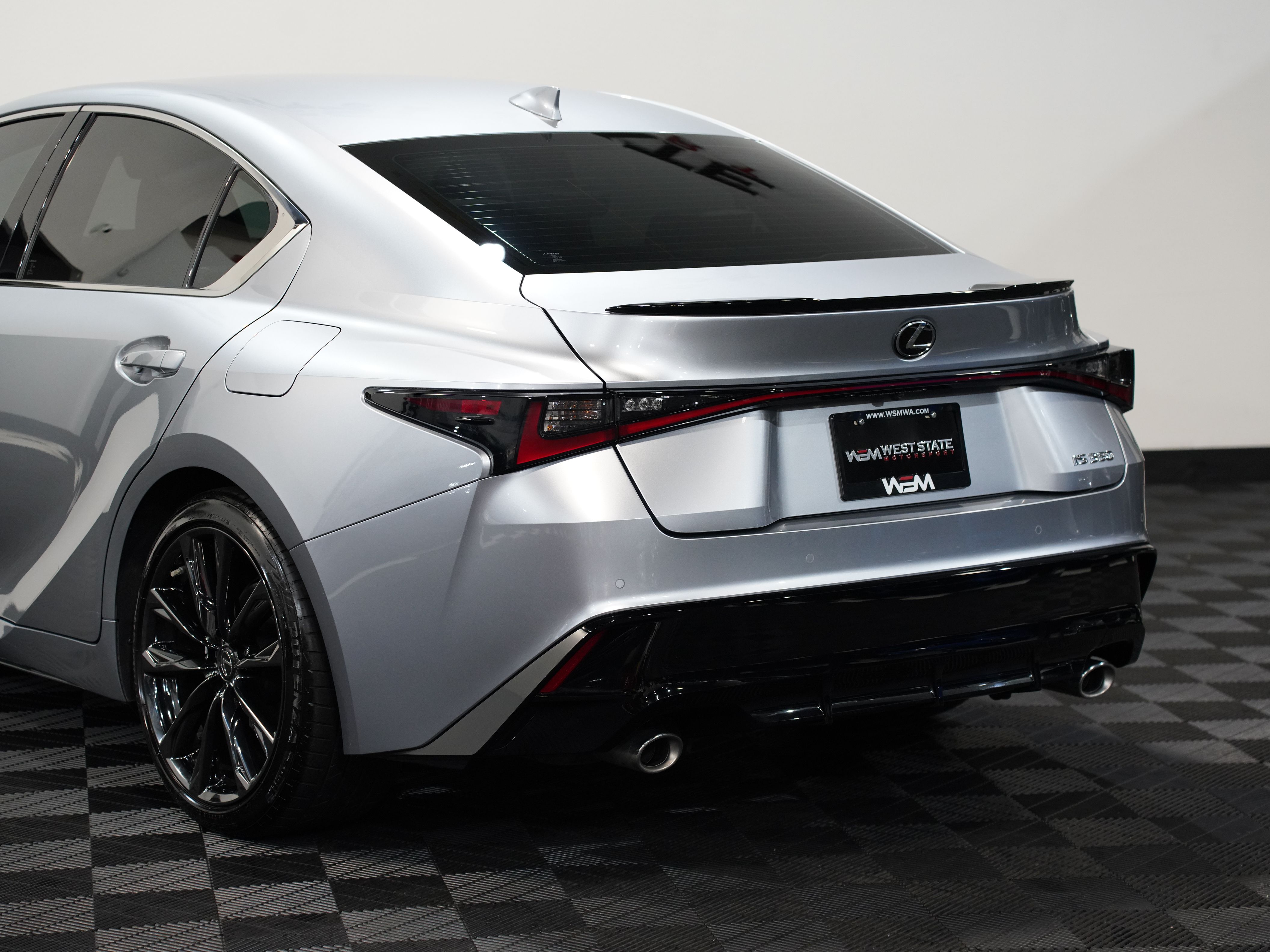 SILVER, 2022 LEXUS IS Image 17
