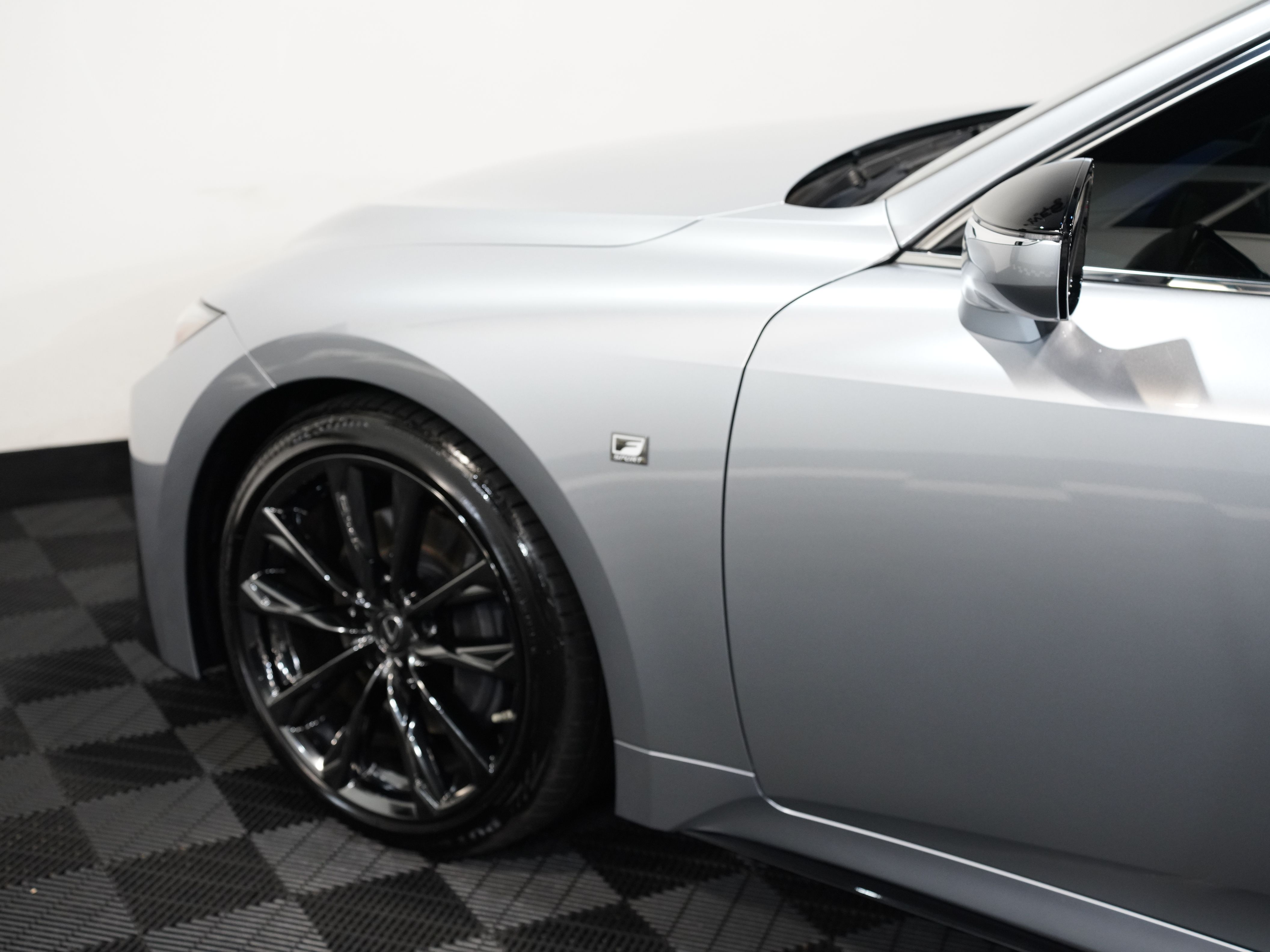 SILVER, 2022 LEXUS IS Image 20