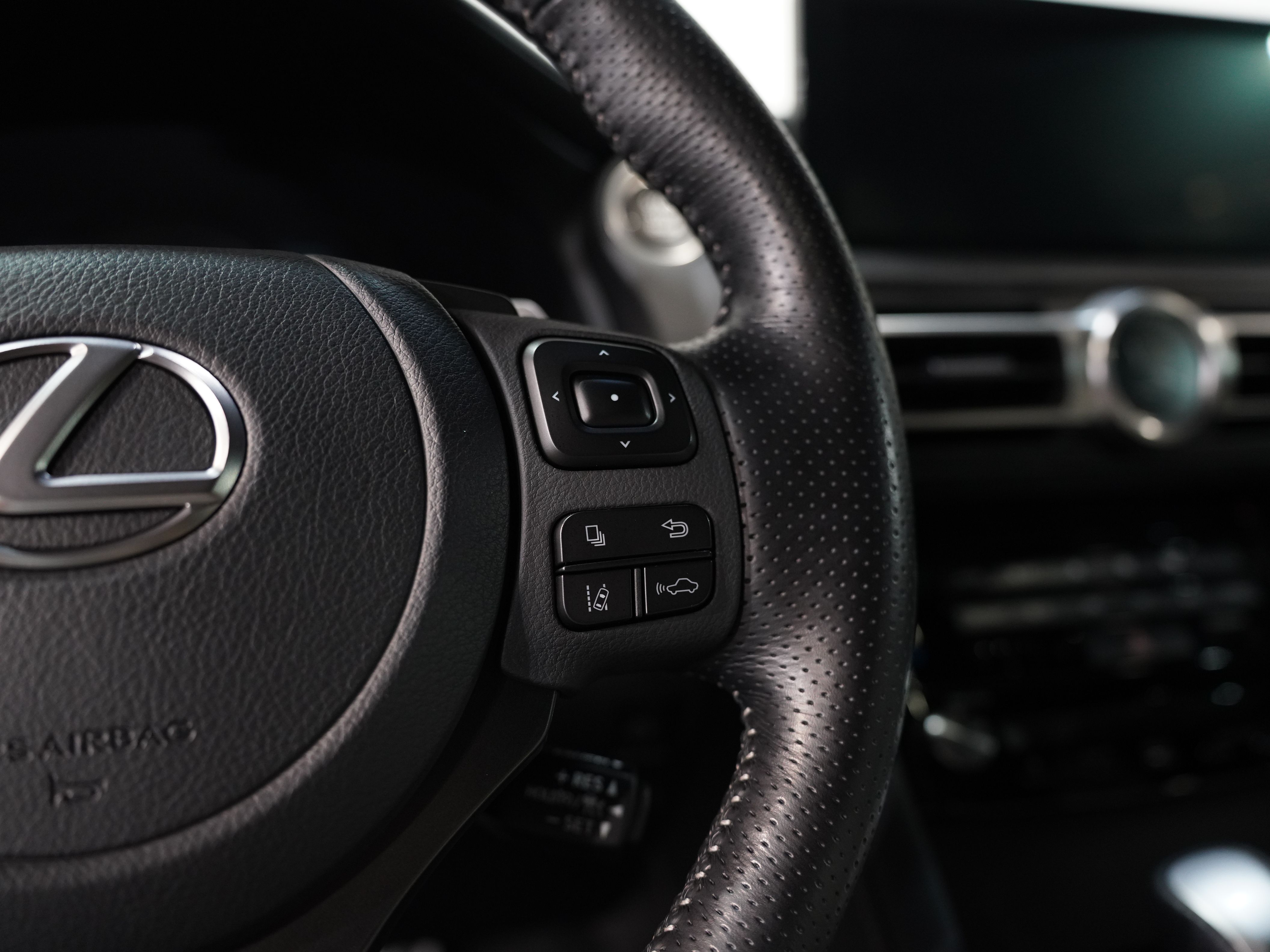 SILVER, 2022 LEXUS IS Image 42