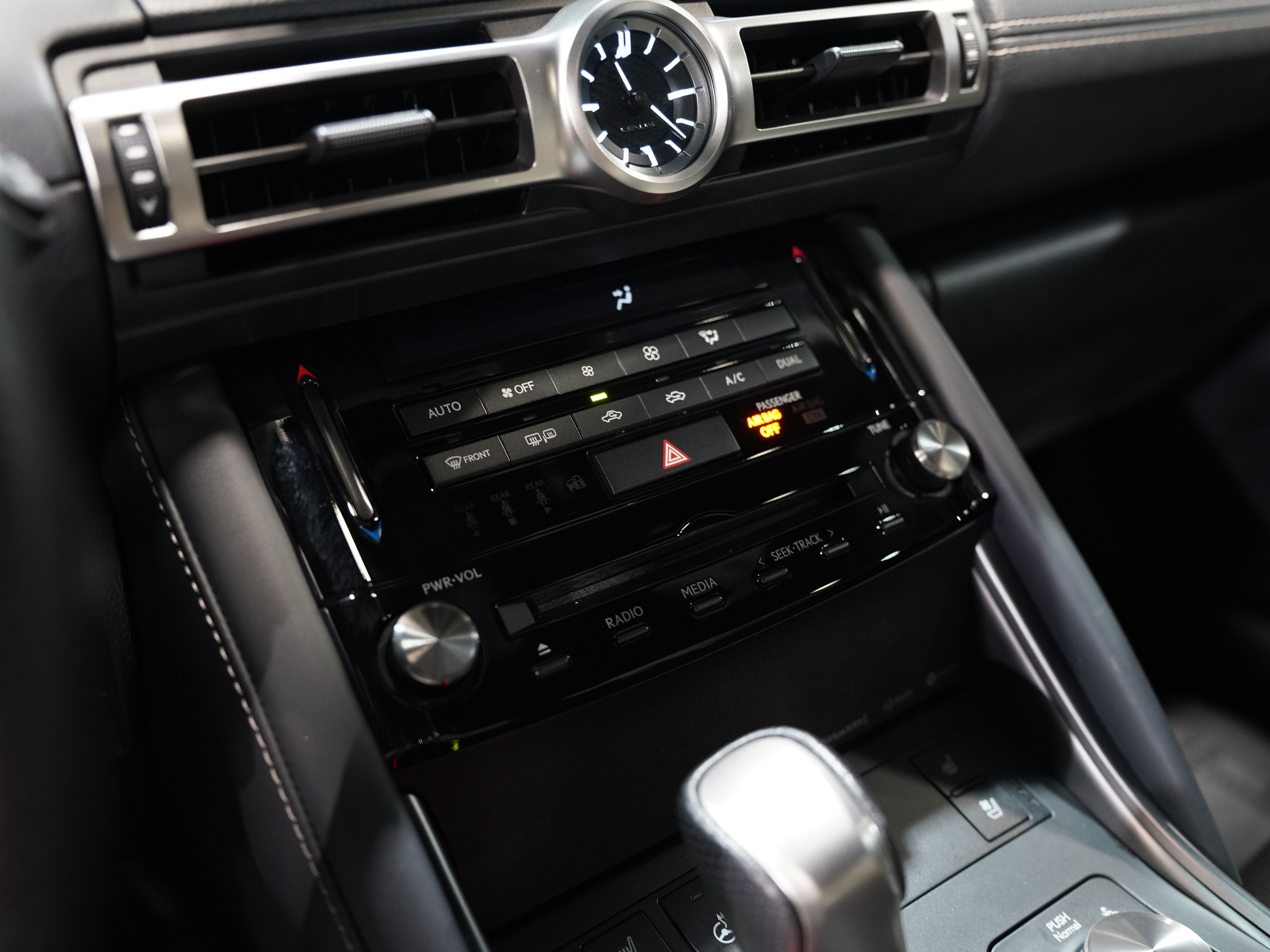 SILVER, 2022 LEXUS IS Image 46