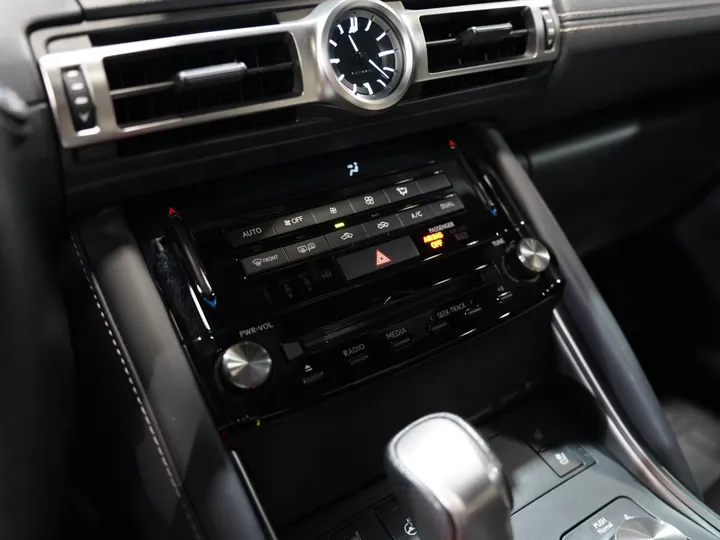 SILVER, 2022 LEXUS IS Image 45