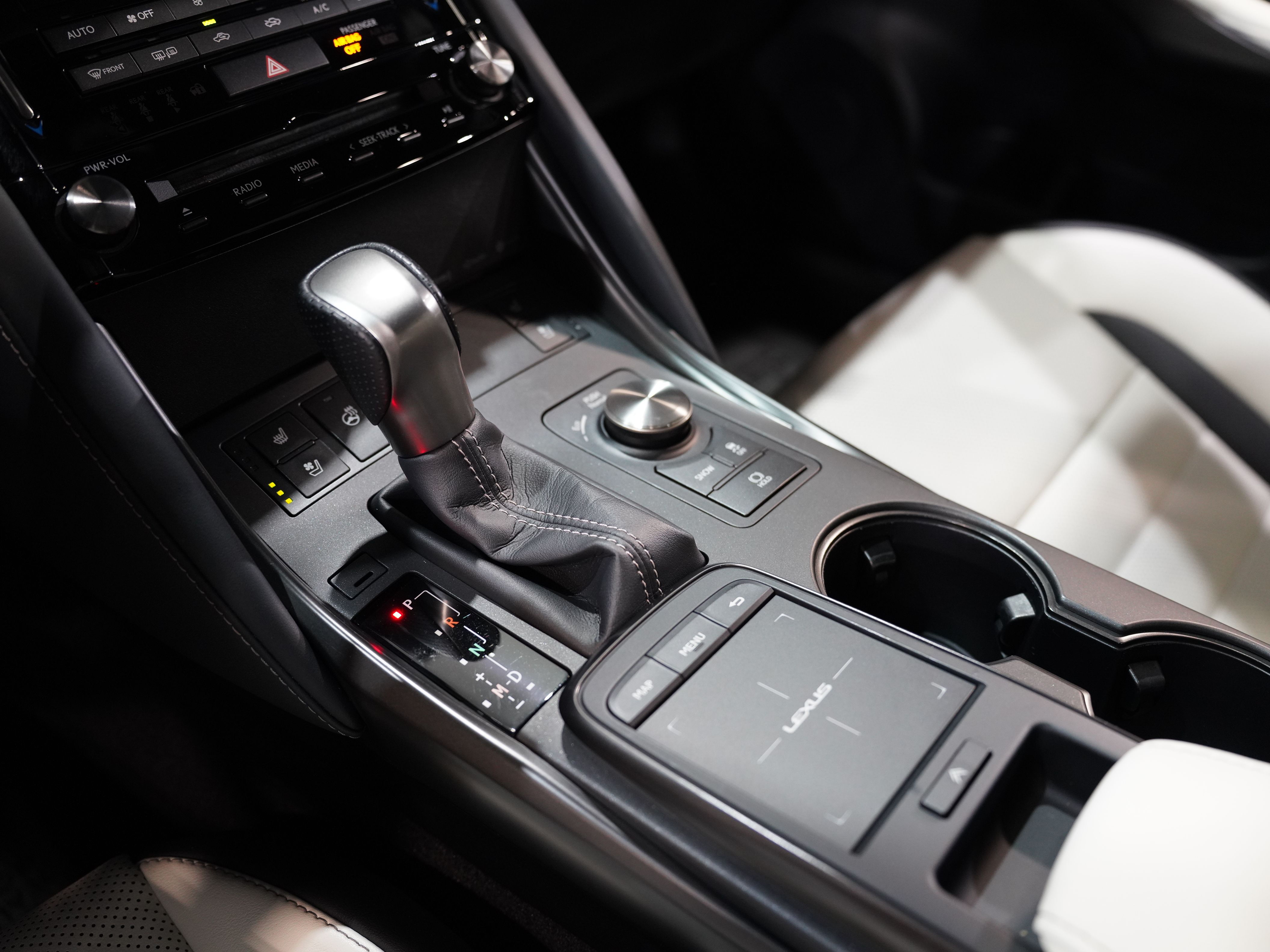 SILVER, 2022 LEXUS IS Image 47