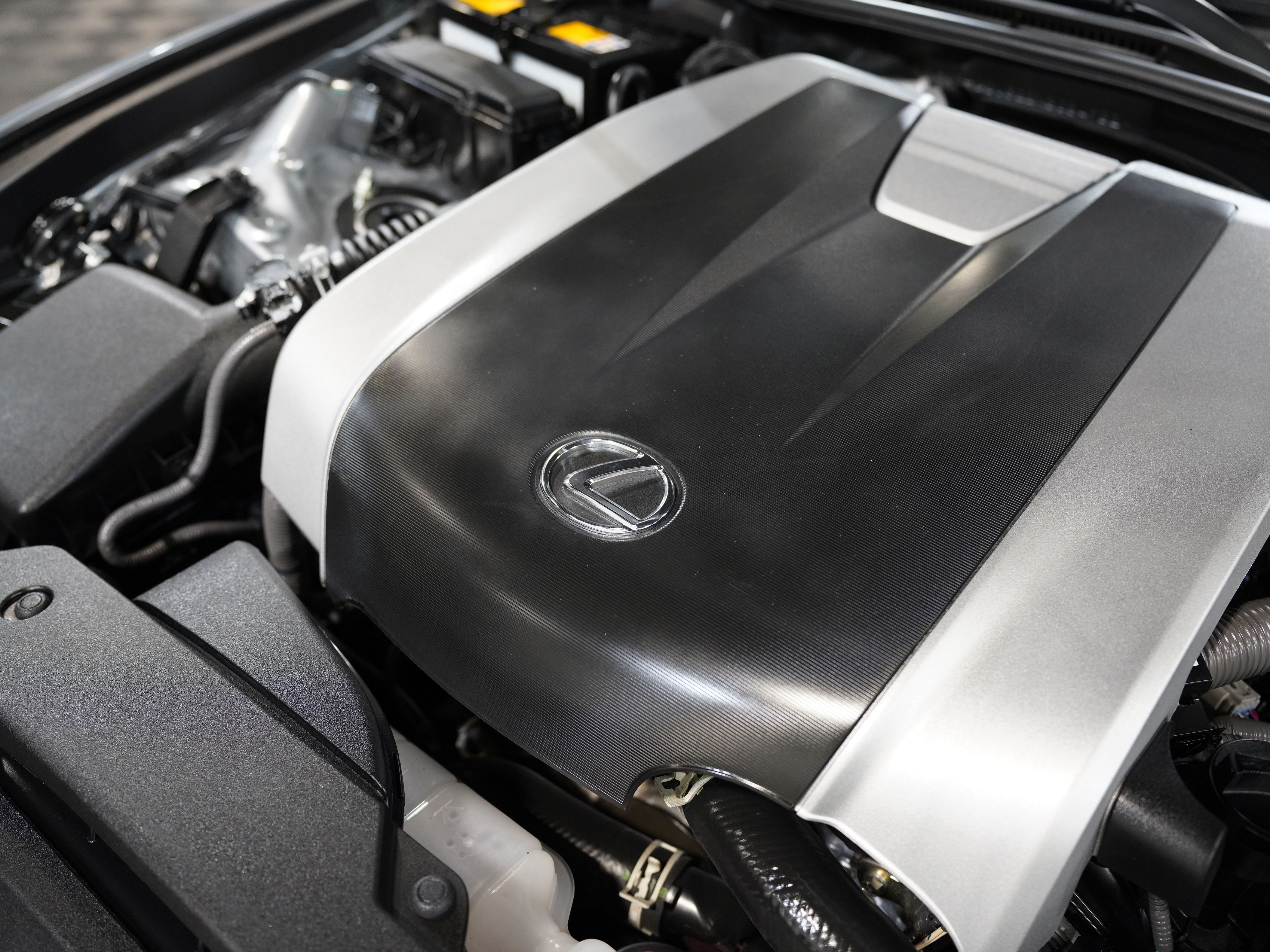SILVER, 2022 LEXUS IS Image 51