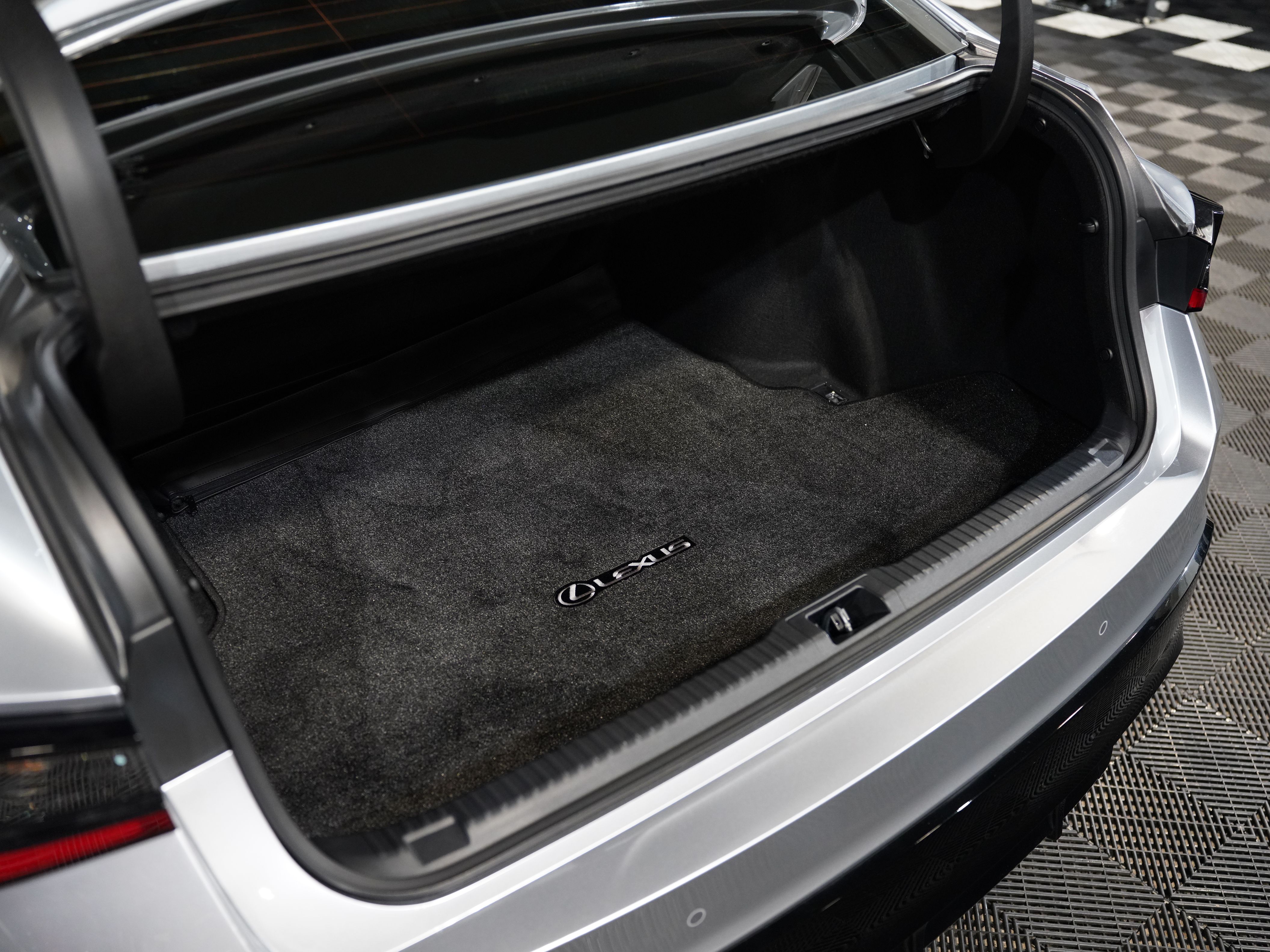 SILVER, 2022 LEXUS IS Image 52